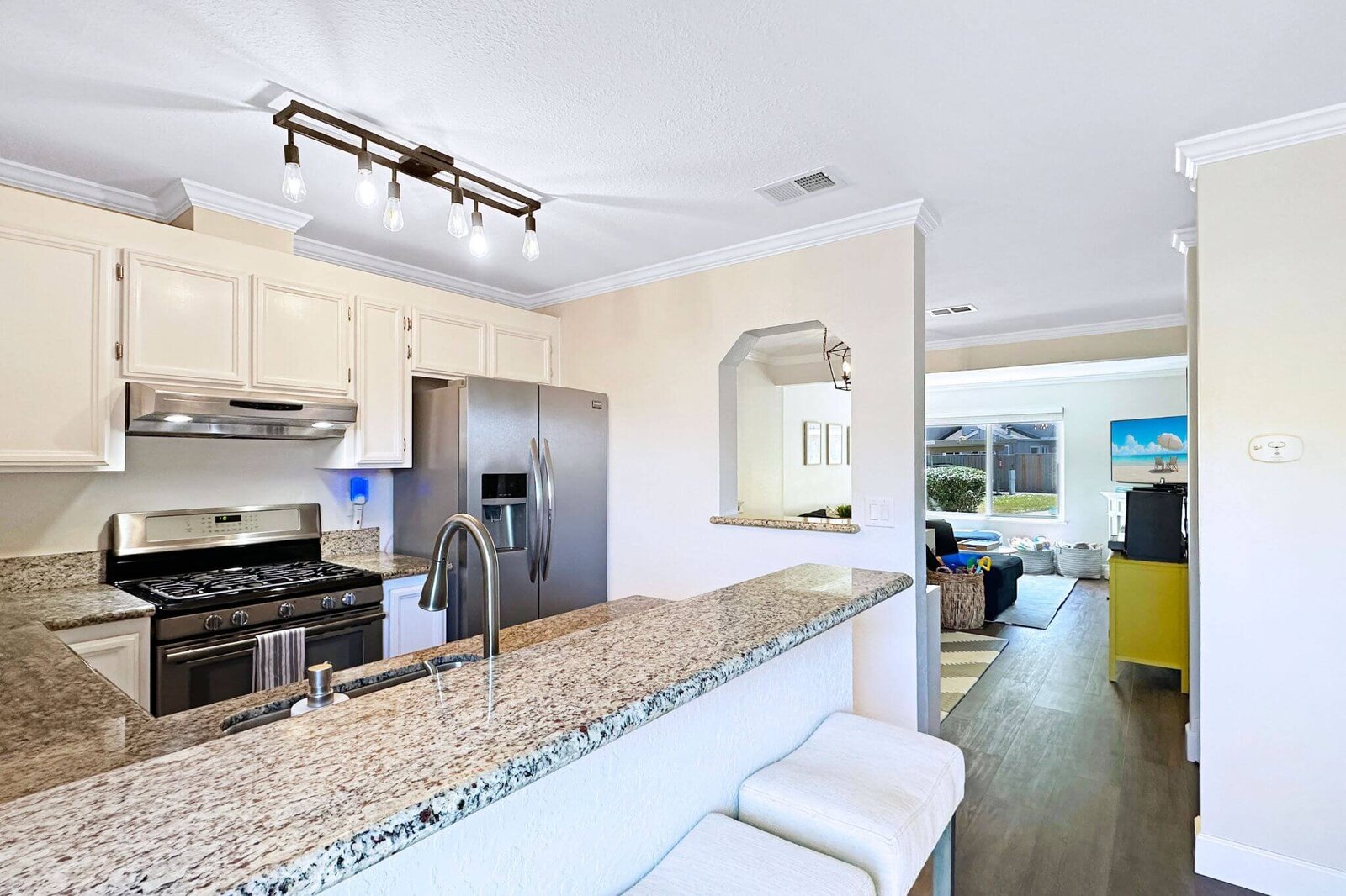 mls4_michael-jimenez-pacifica-real-estate-agent-homes-for-sale-nice-kitchen