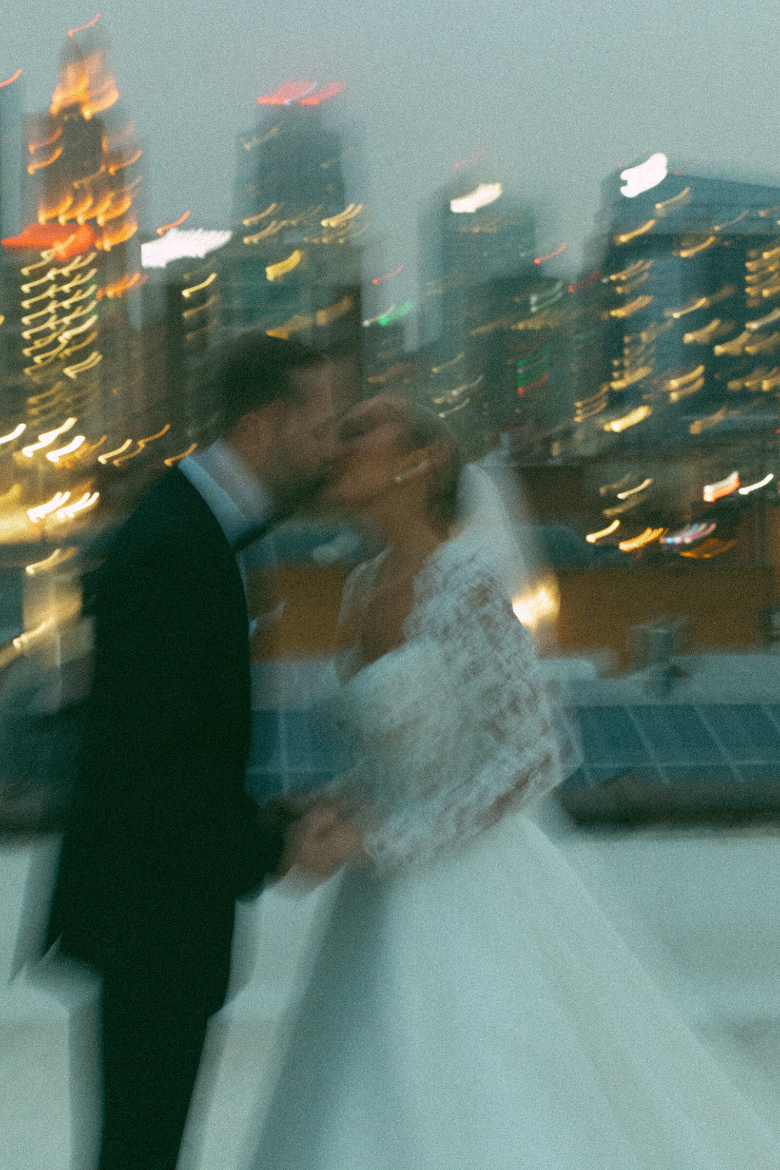kansas-city-wedding-photographer-rooftop-city-wedding-editorial-flash-photos-18