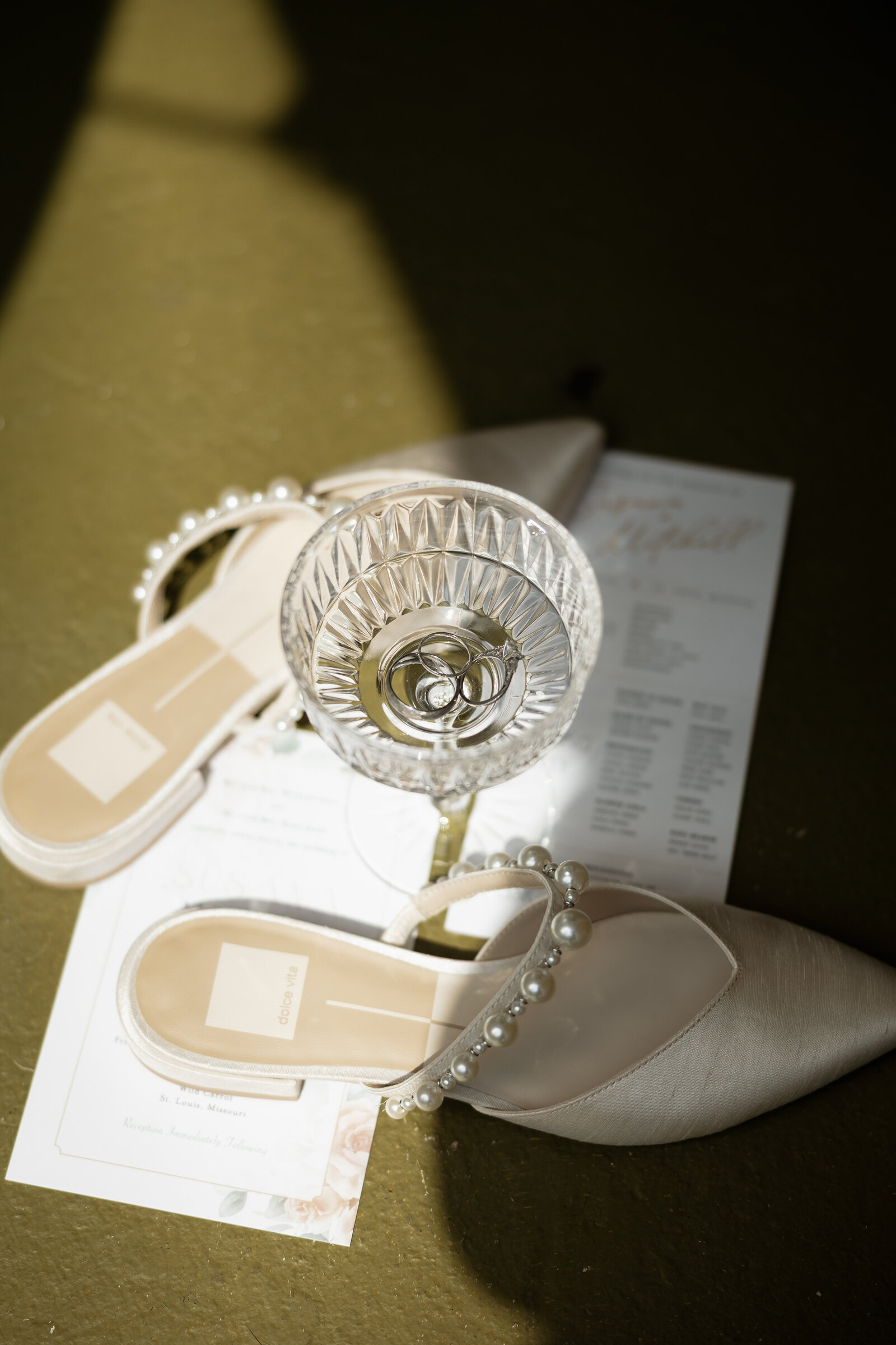 Wild Carrot detail photos documentary style wedding photos in St. Louis, MO