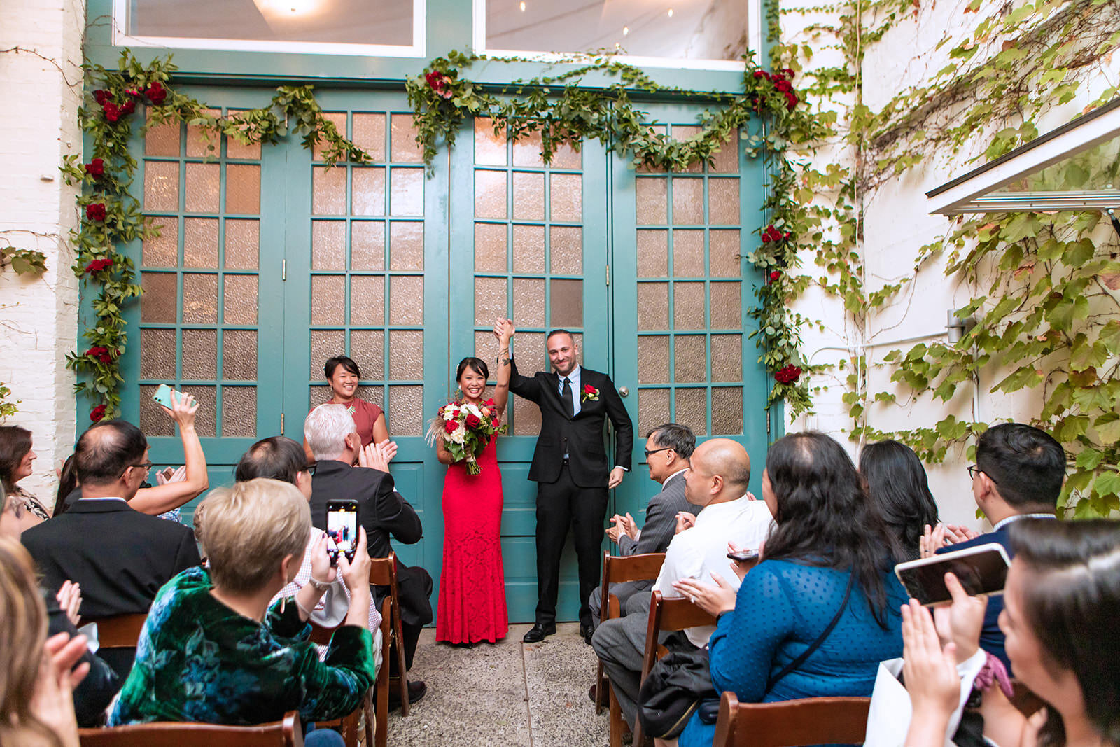 Intimate-Wedding-at-the-Maus-Building-in-Philadelphia-0011