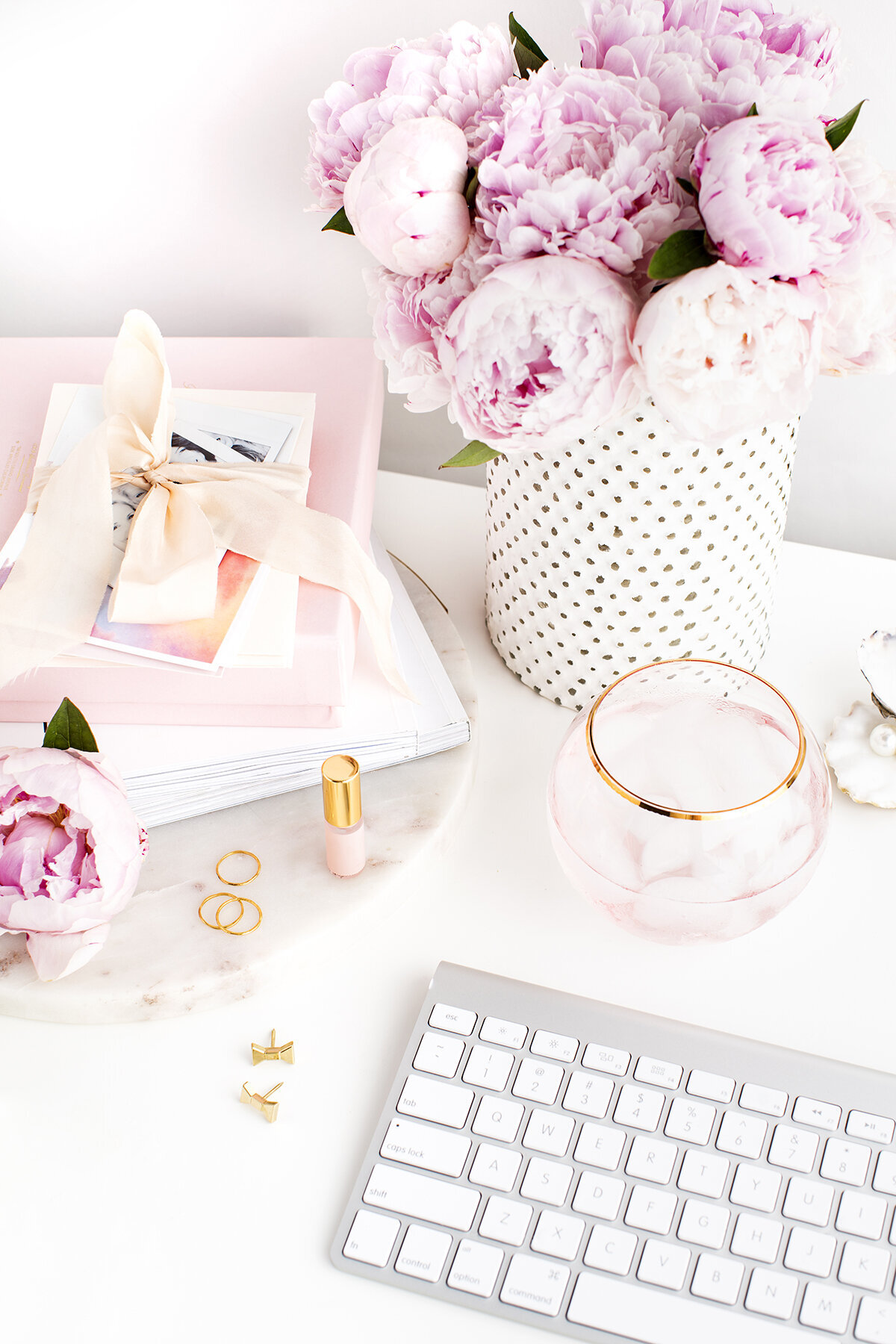 Social_Squares_Cloud_Pink_Stlyed_Stock_Image023