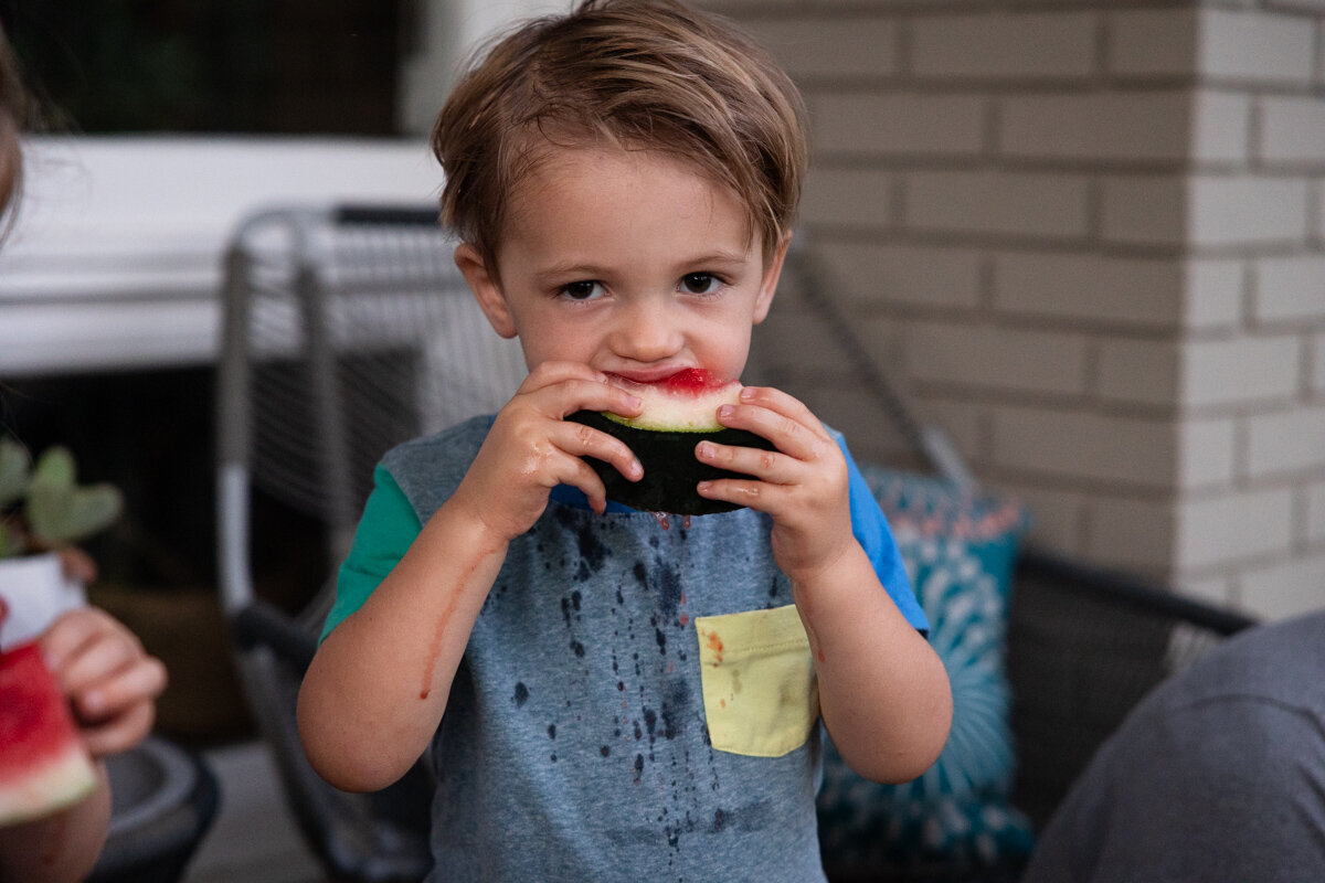 LightCreative_202408_AbigailJosh_watermelonfrontporch_documentaryfamily_006