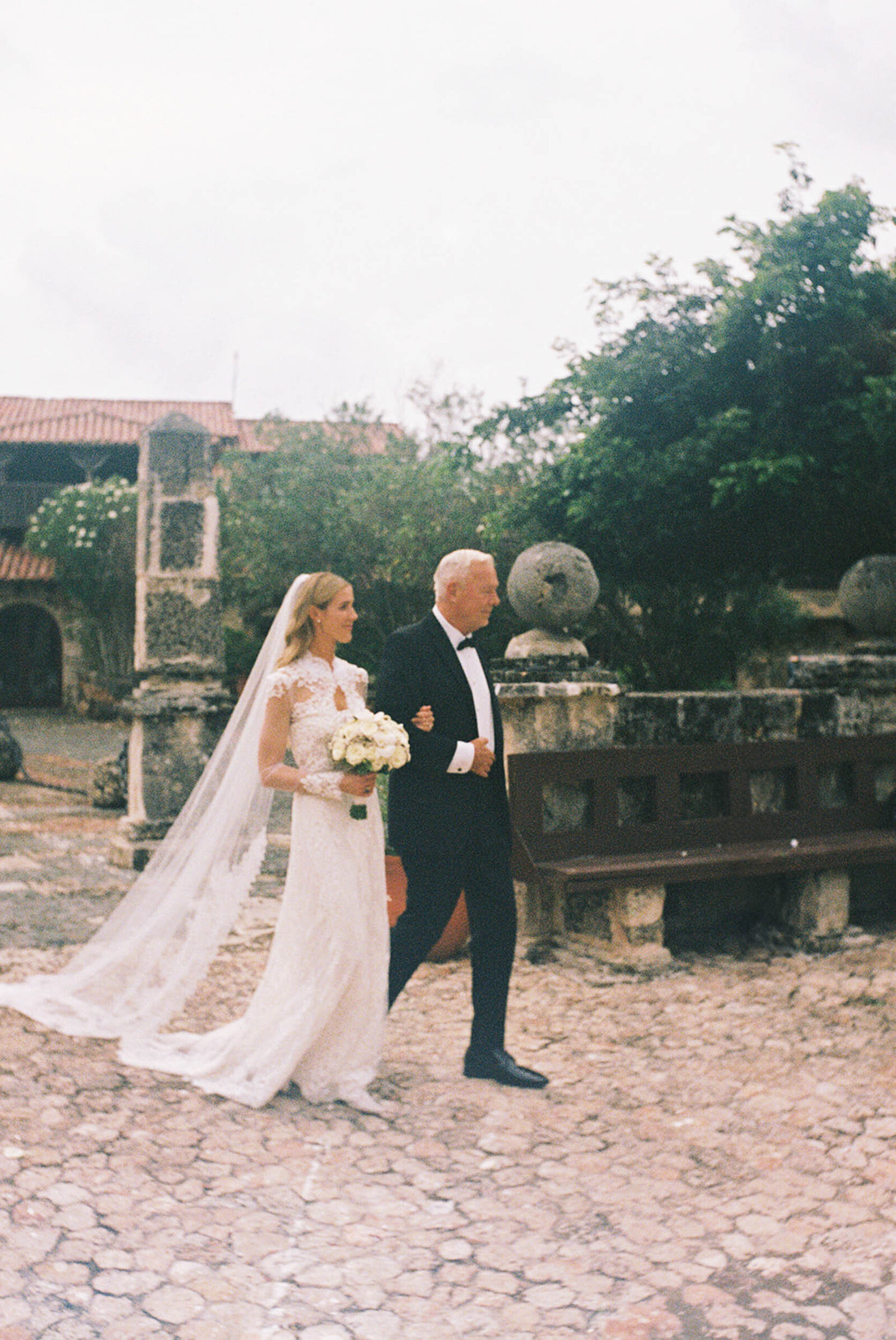 Altos-de-chavon-casa-de-campo-resort-dominican-republic-wedding-asia-pimentel-photography-L+L-30