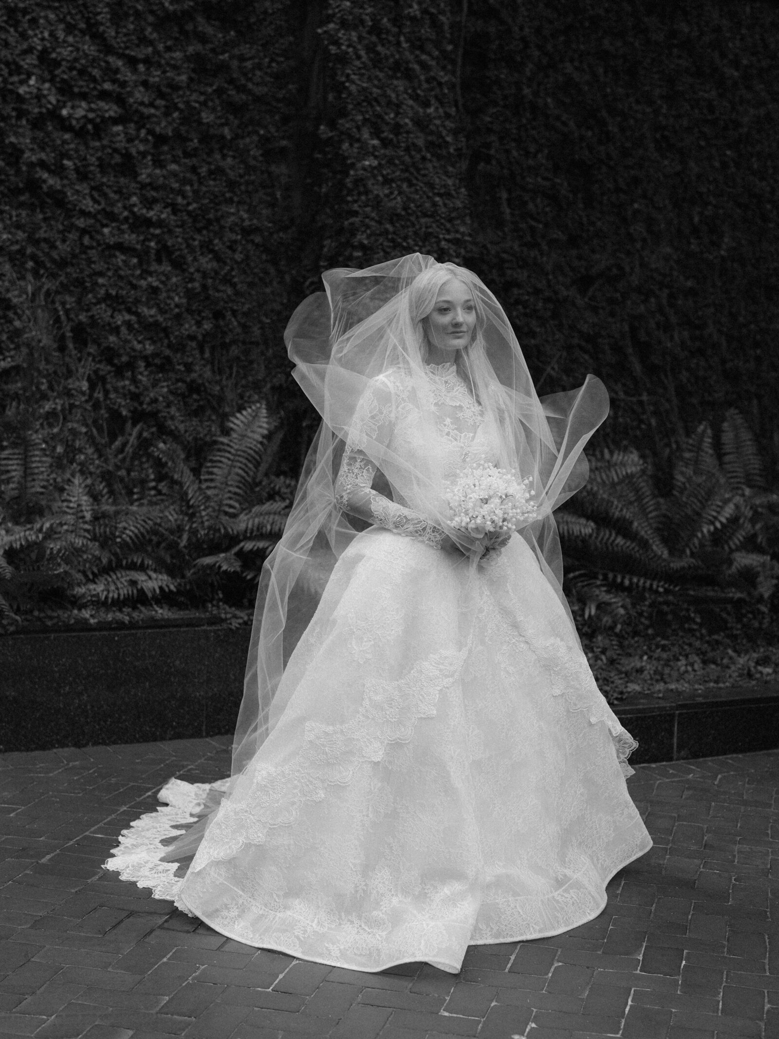 monique-lhuillier-lace-gown