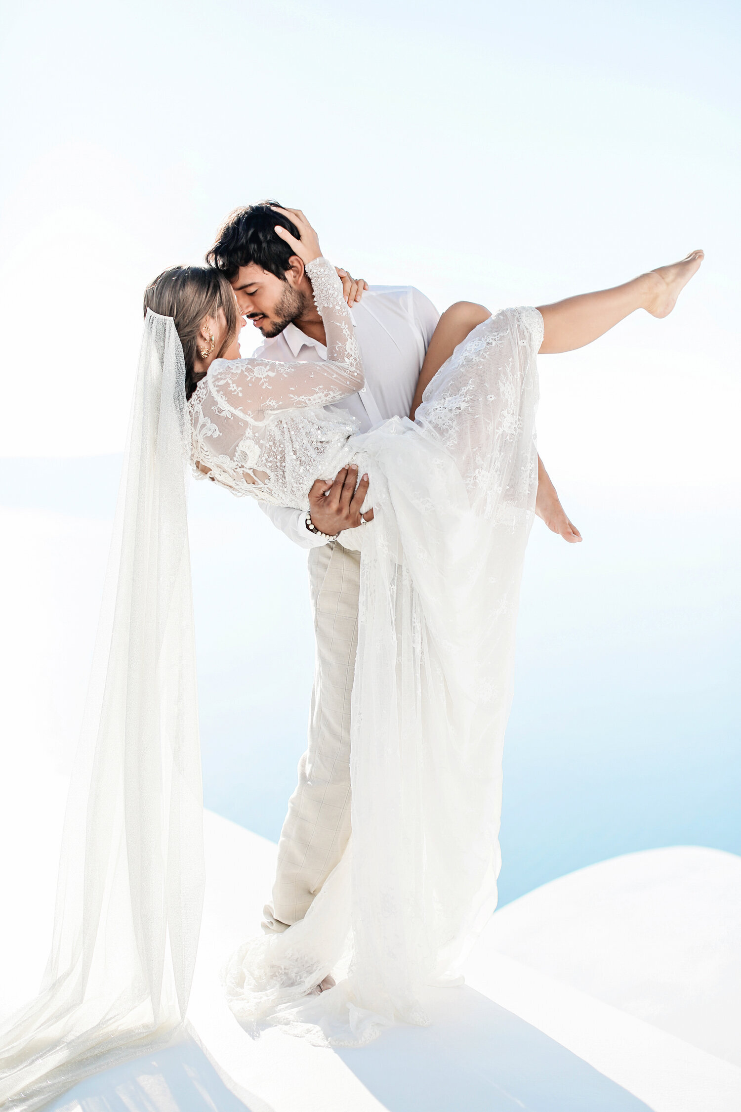 Santorini-bride-and-groom-dancing