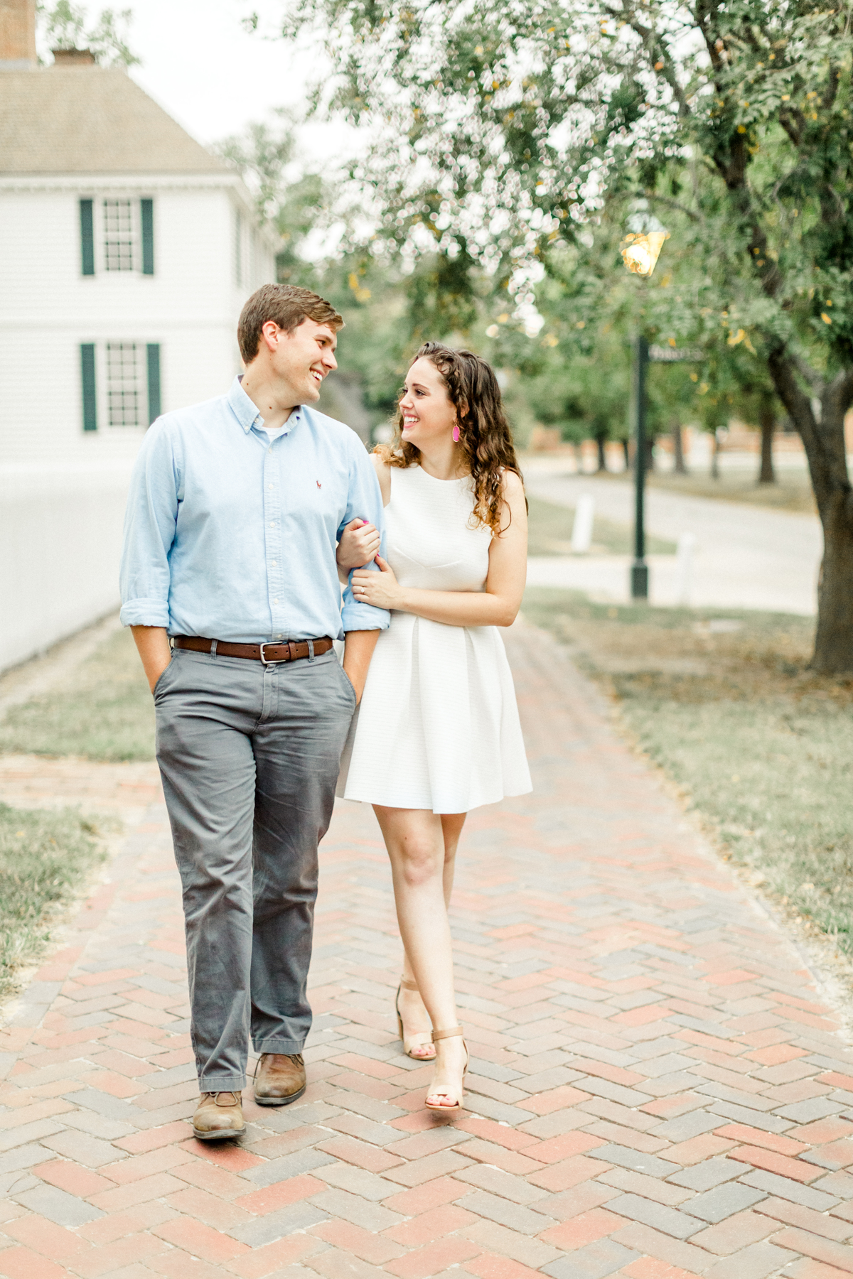 i-colonial-williamsburg-engagement-photos