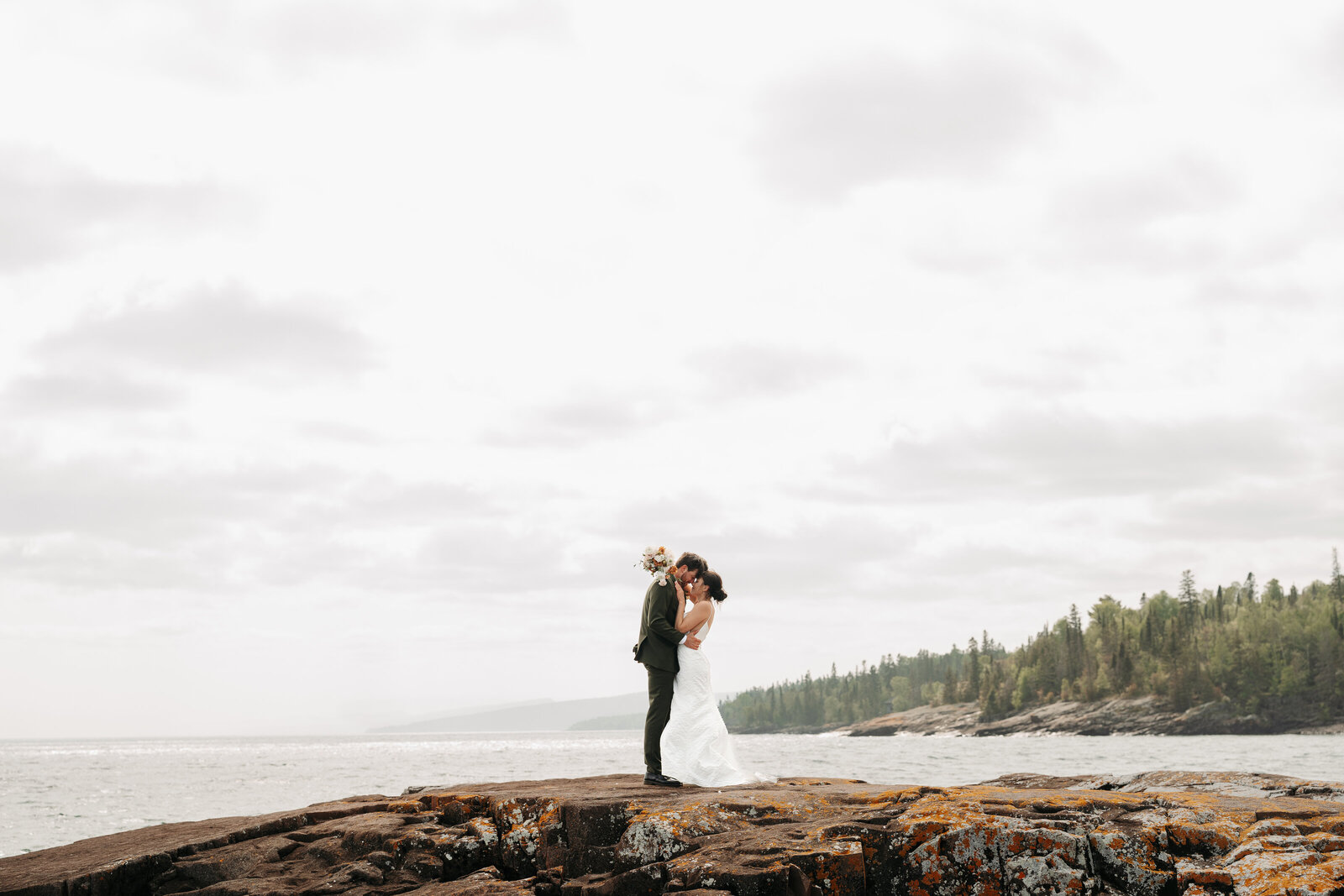 wedding couple in Minnesota cuddled up