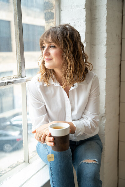 meghandoll-photography-minneapolis-branding-headshot-woman-smiling
