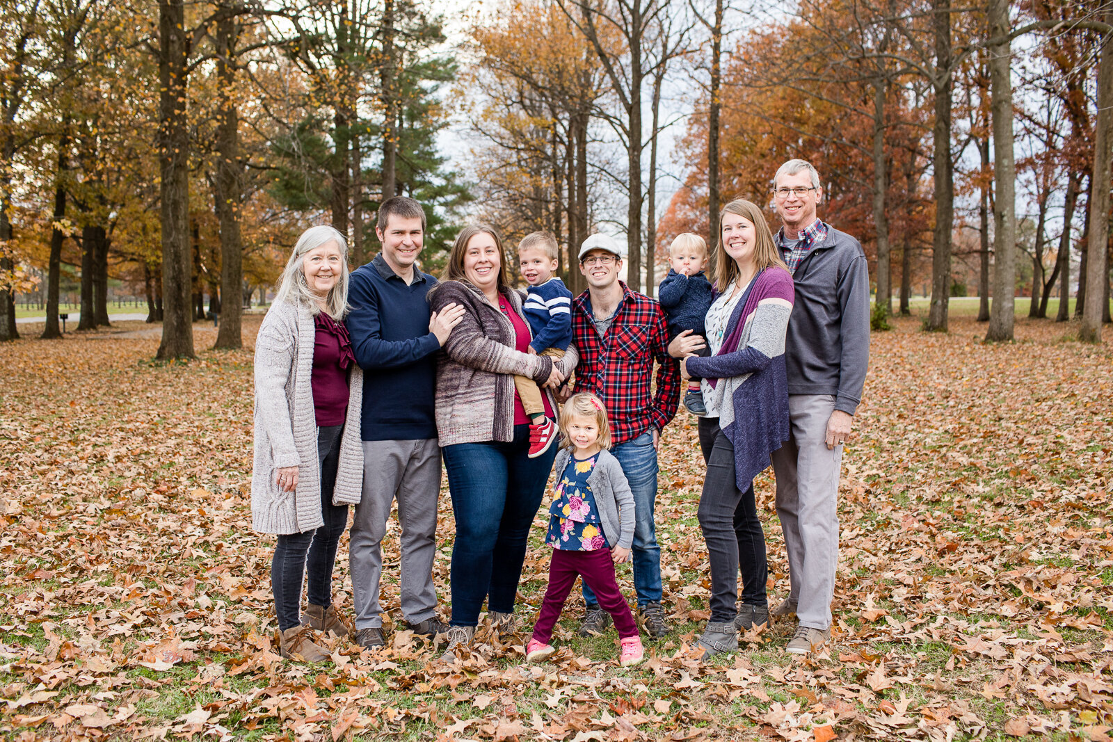 outdoor_extended_family_lifestyle_photography_session_Frankfort_KY_photographer_fall-2