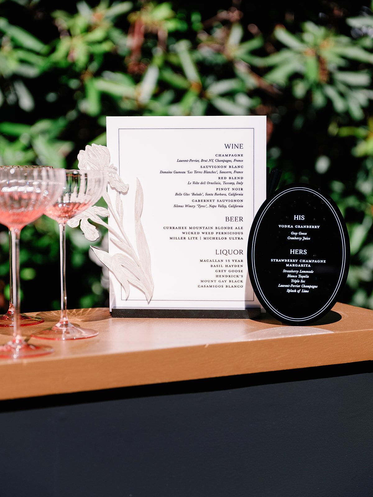 acrylic-floral-bar-sign