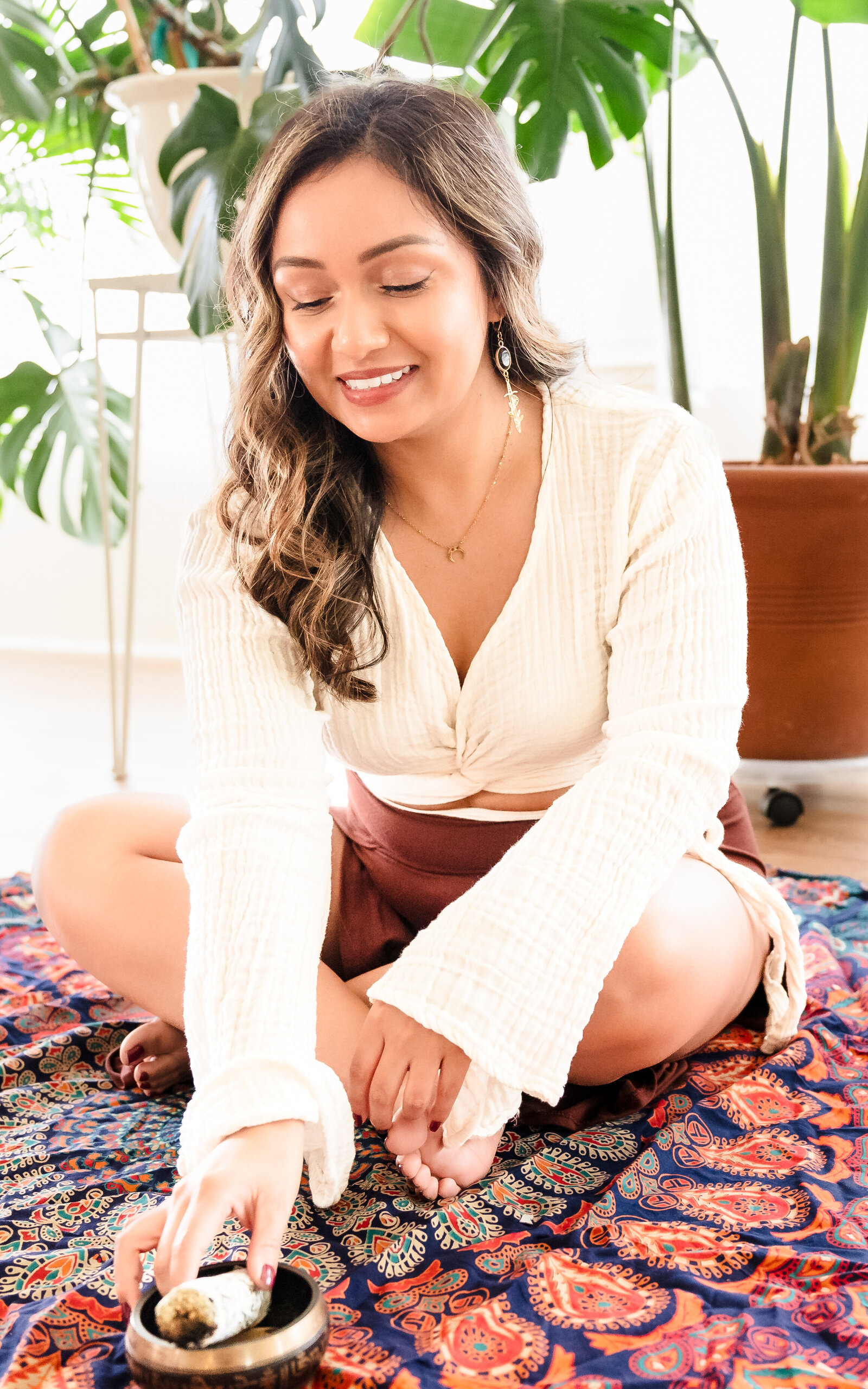 life coach plays with palo santo in her meditation moment