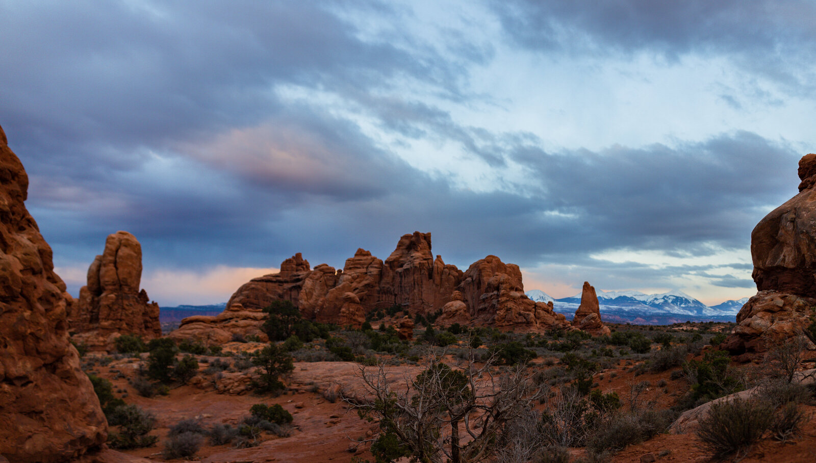 sunset-arches-national-park-elopement-moab-utah