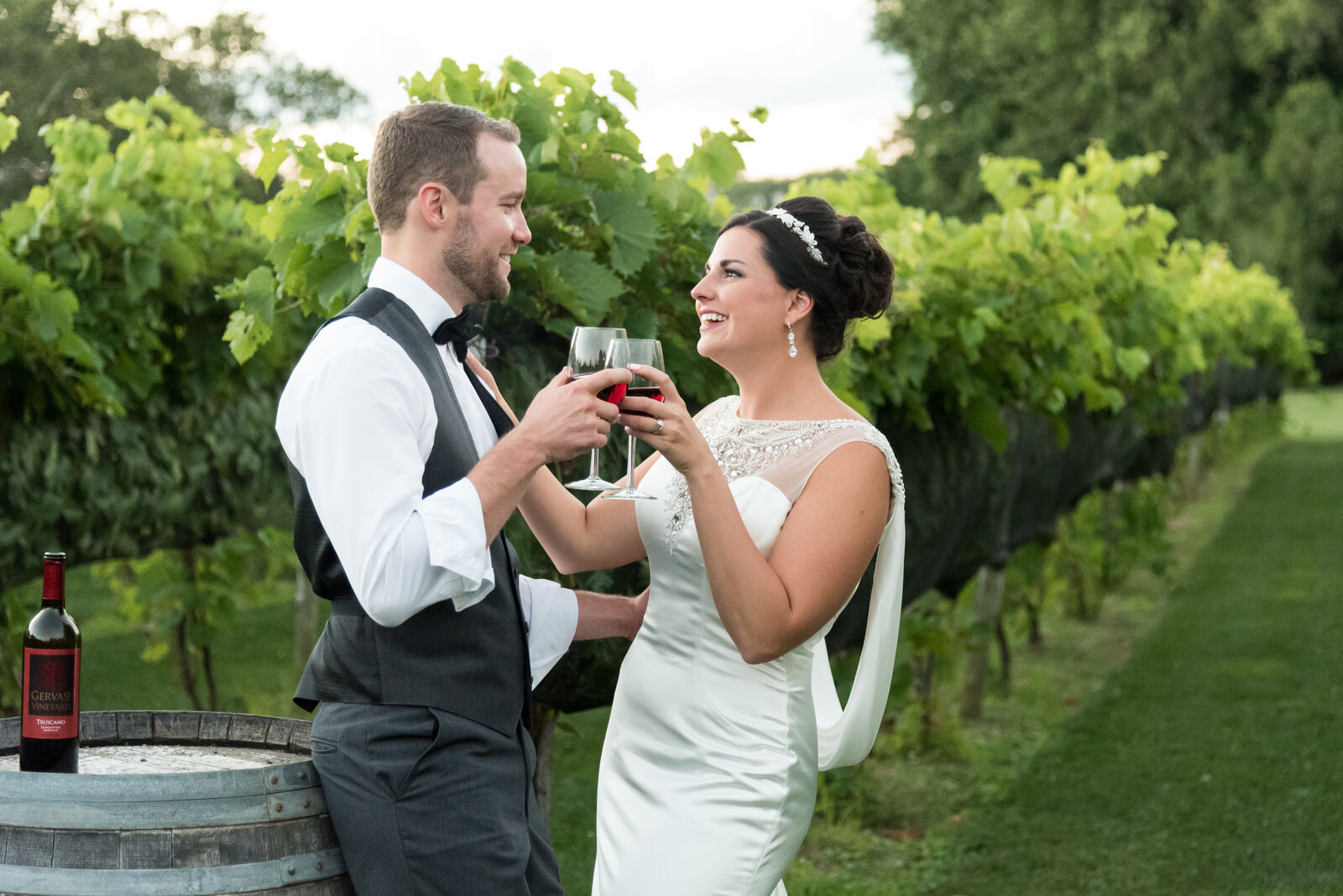 Ohio-Summer-Vineyard-Wedding-24