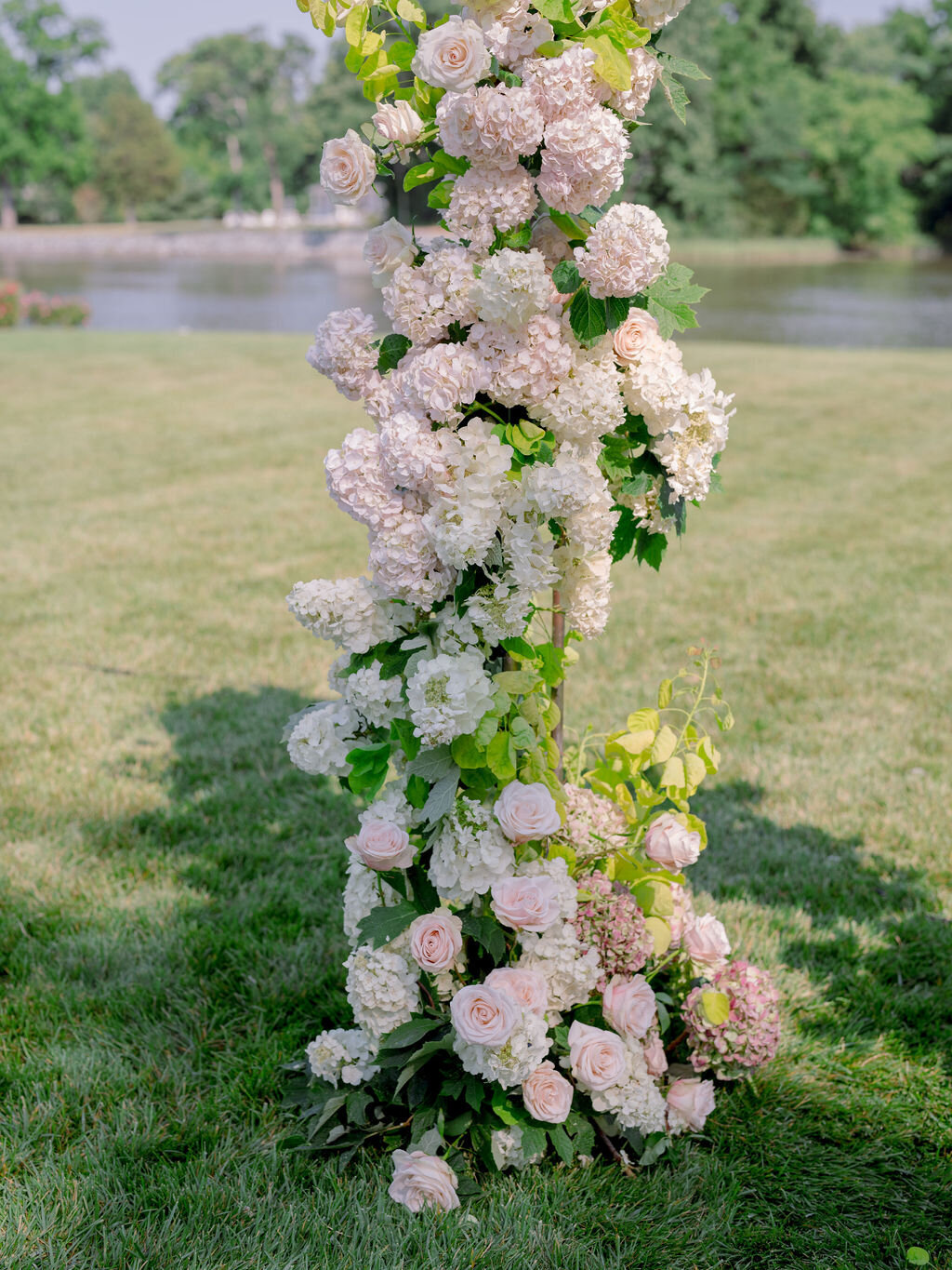34Kate Campbell Floral The Oaks waterfront summer wedding by Julie Livingston photo