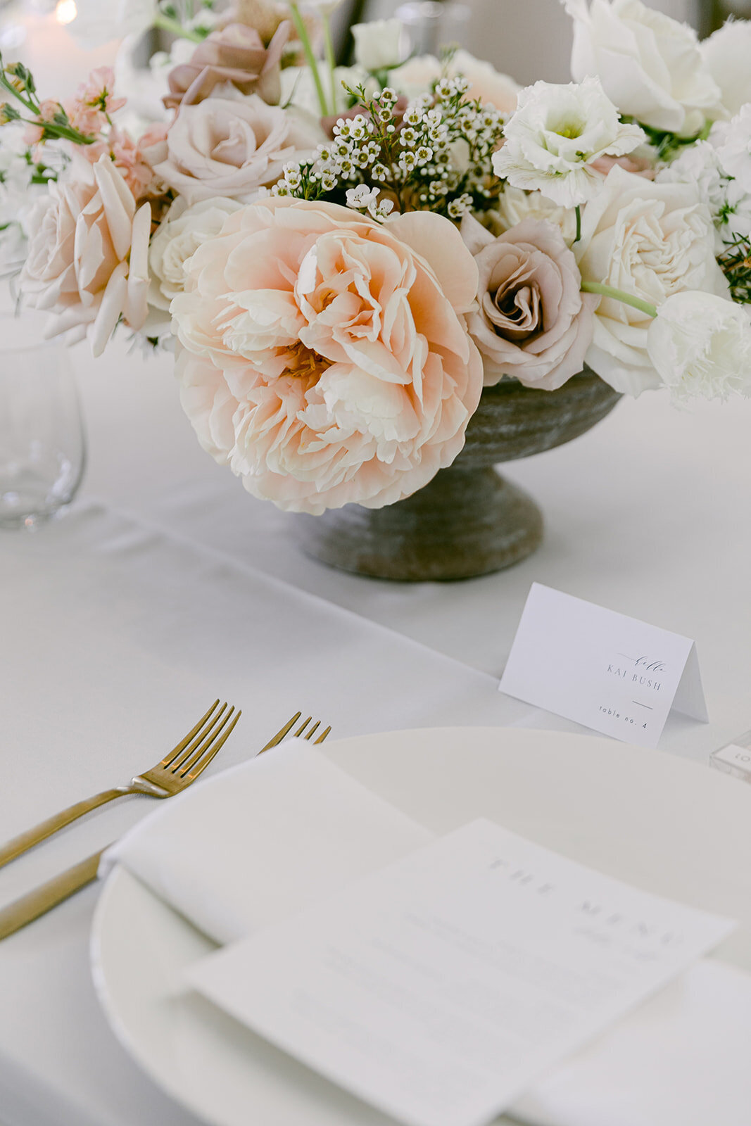 organic-wedding-flowers-place-setting-reception