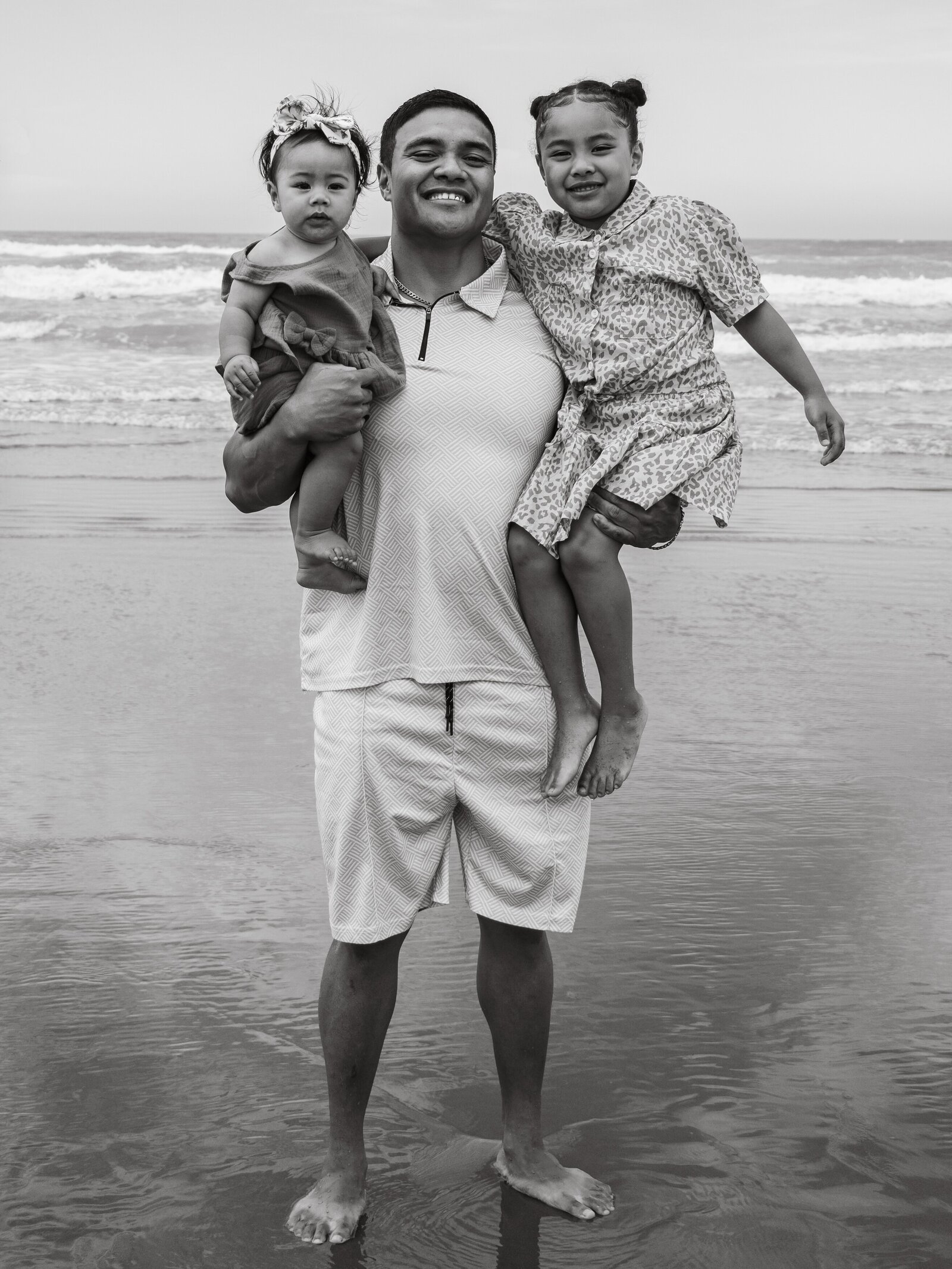 lifestyle-family-session-new-brighton-beach-christchurch-photos-with-river-6