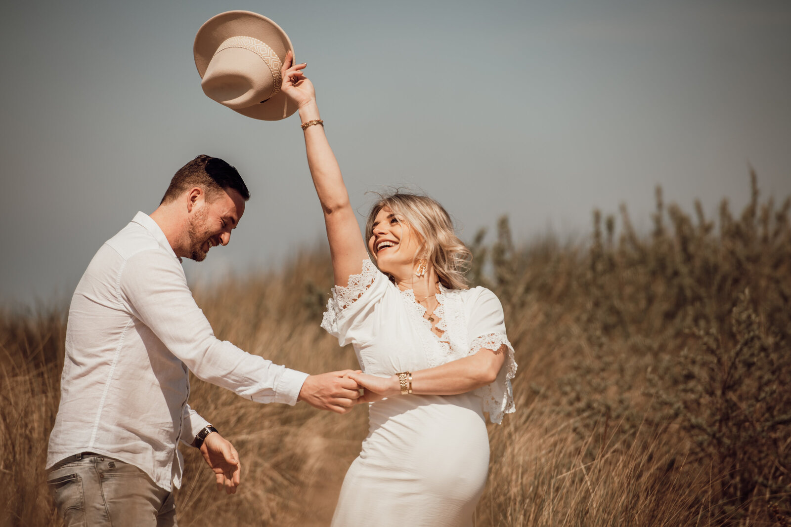 Babyfotografie met natuurlijke tinten en warme uitstraling