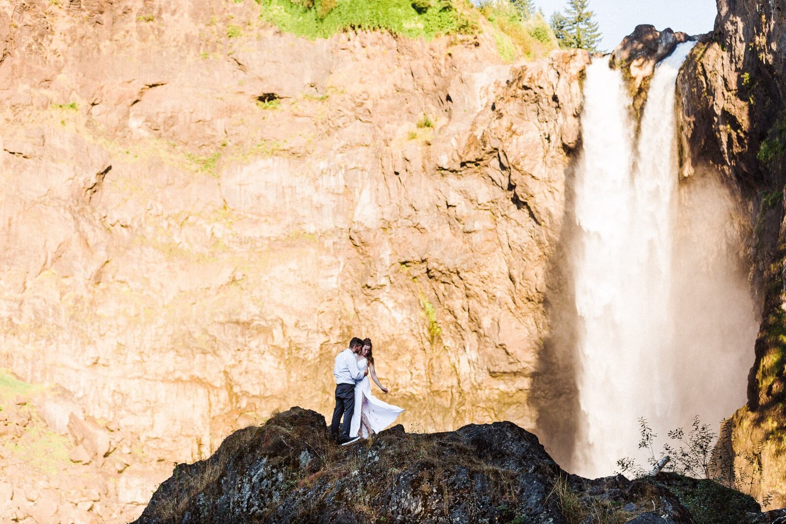 snoqualmie falls elopement