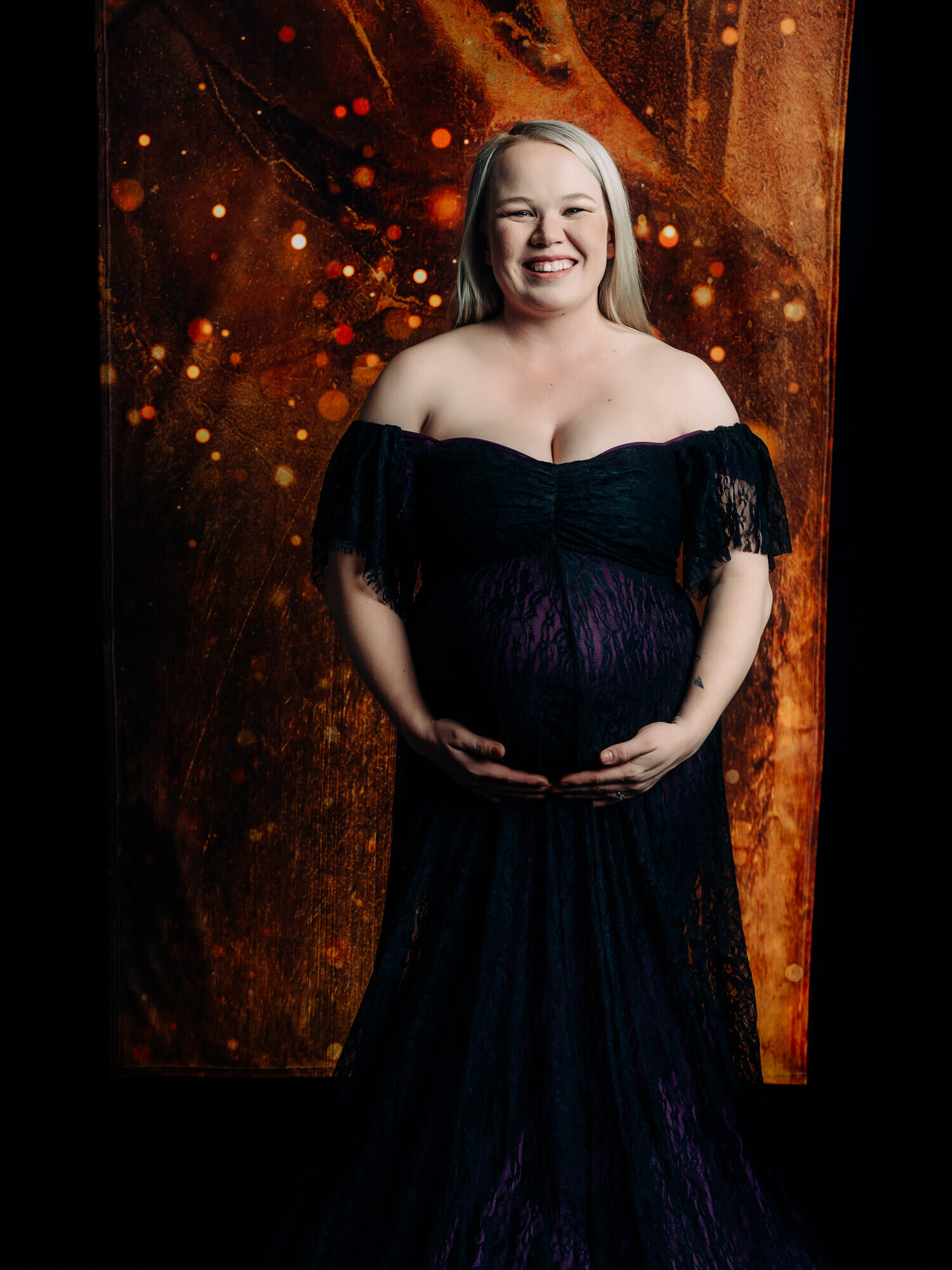 Black lace dress in Prescott AZ maternity photos