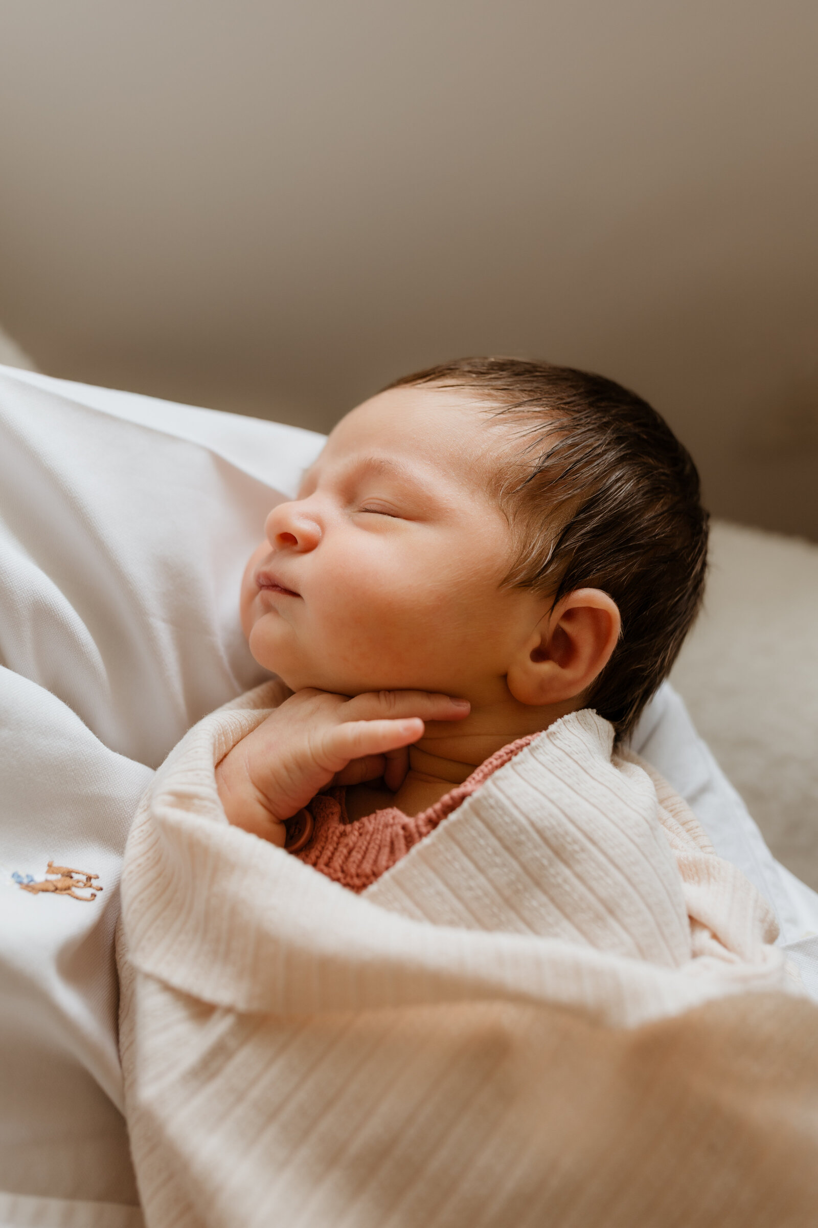 quiet-newborn-moments-hills-district-lifestyle-session