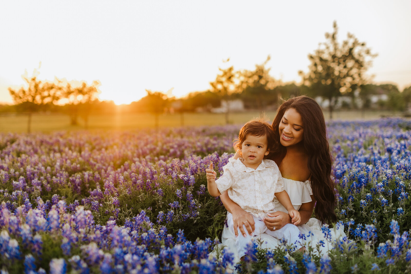 mother-and-toddler-in-bluebonnets