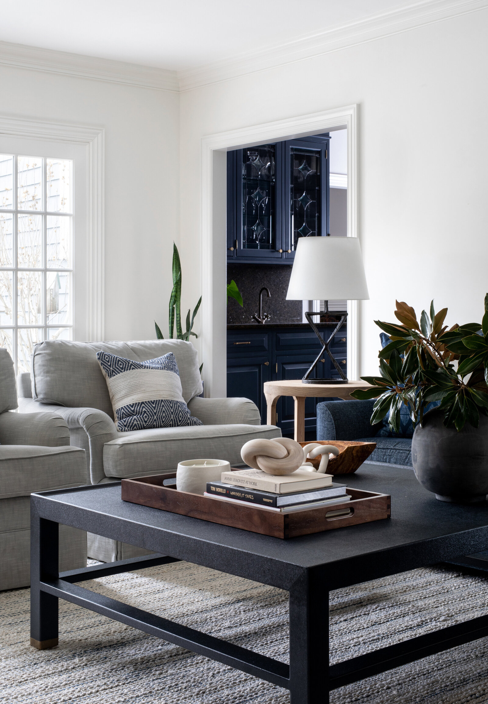 NAVY-COFFEE-TABLE-AND-GRAY-CHAIRS