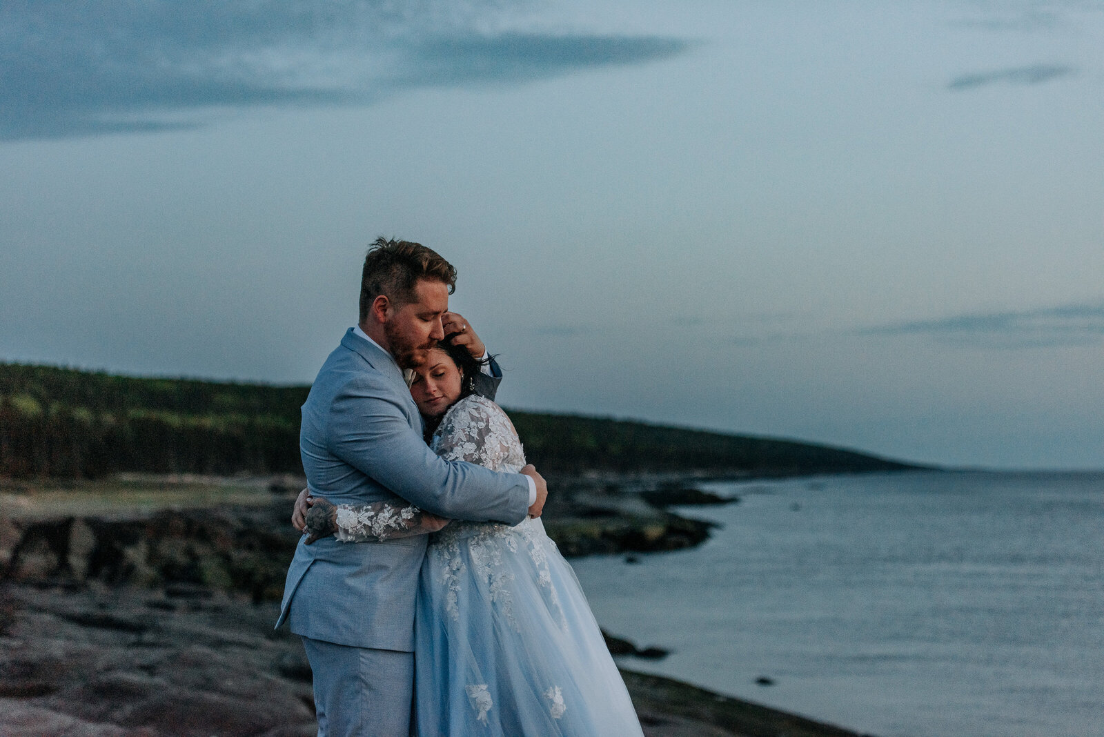 love-is-nord-mariage-intime-ile-verte-elopement-0020