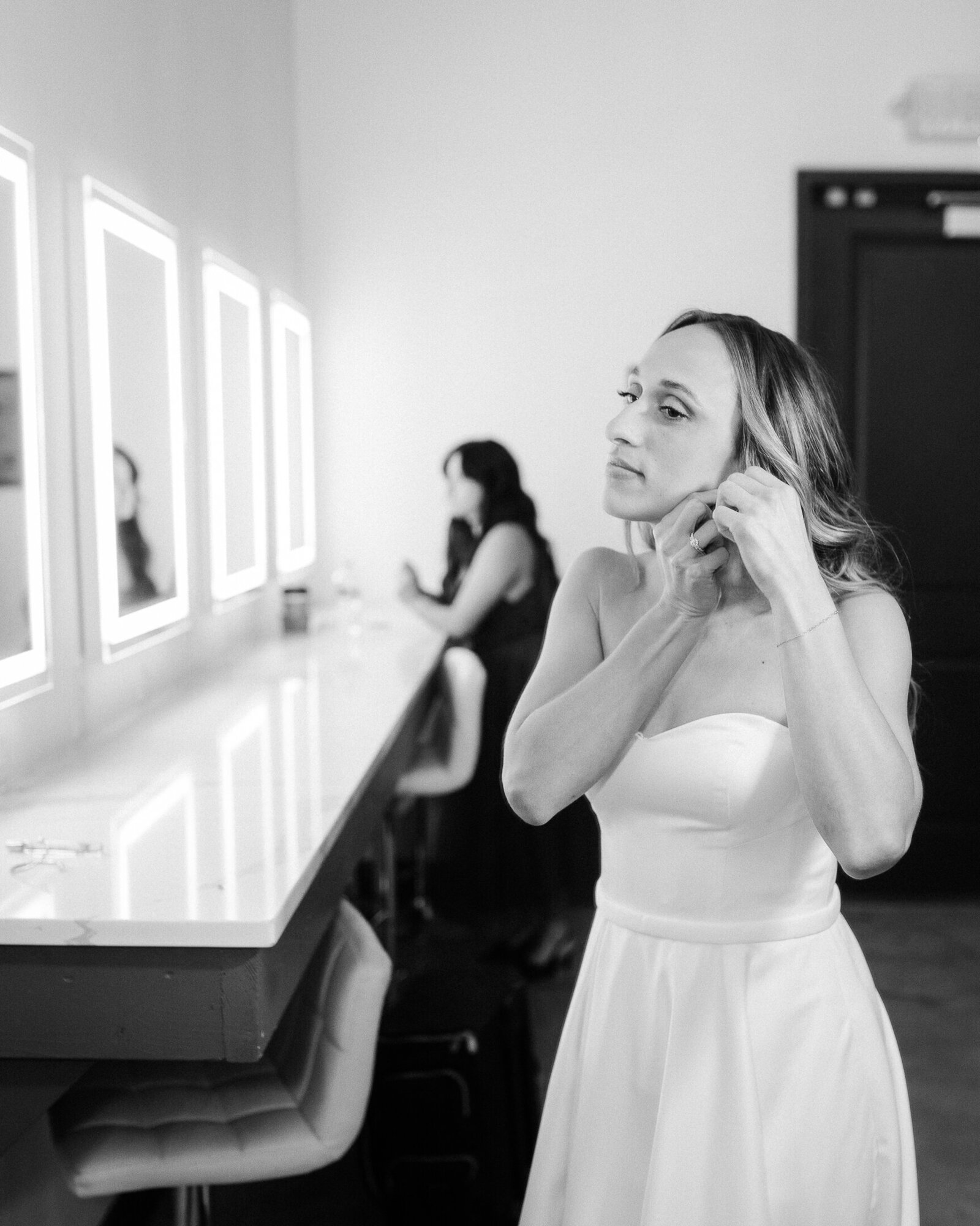 Saenz The Farmhouse KC Event Venue Wedding58