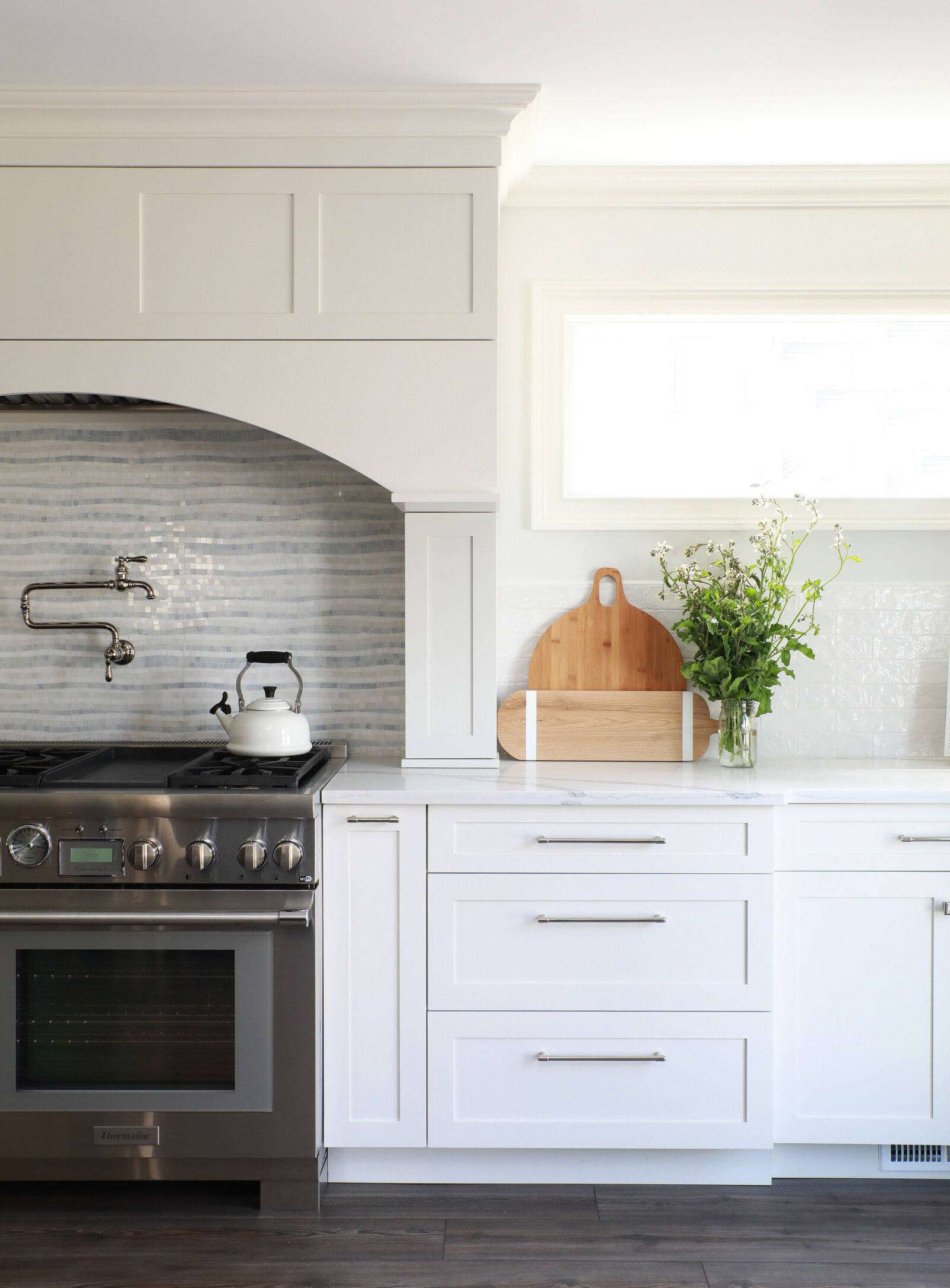 TILE-MOSAIC-BACKSPLASH-BEHIND-RANGE