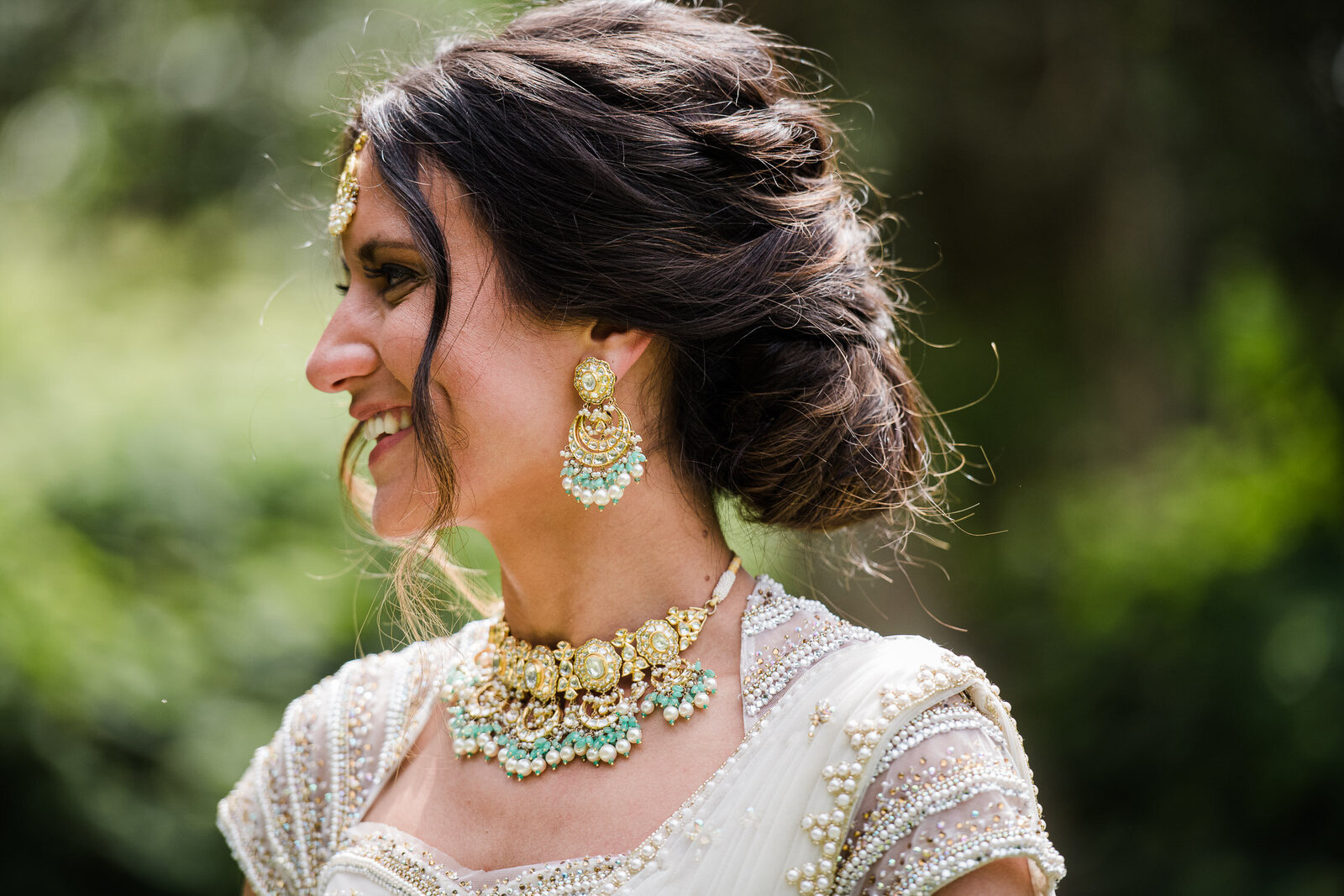 indian bride focus on jewelry