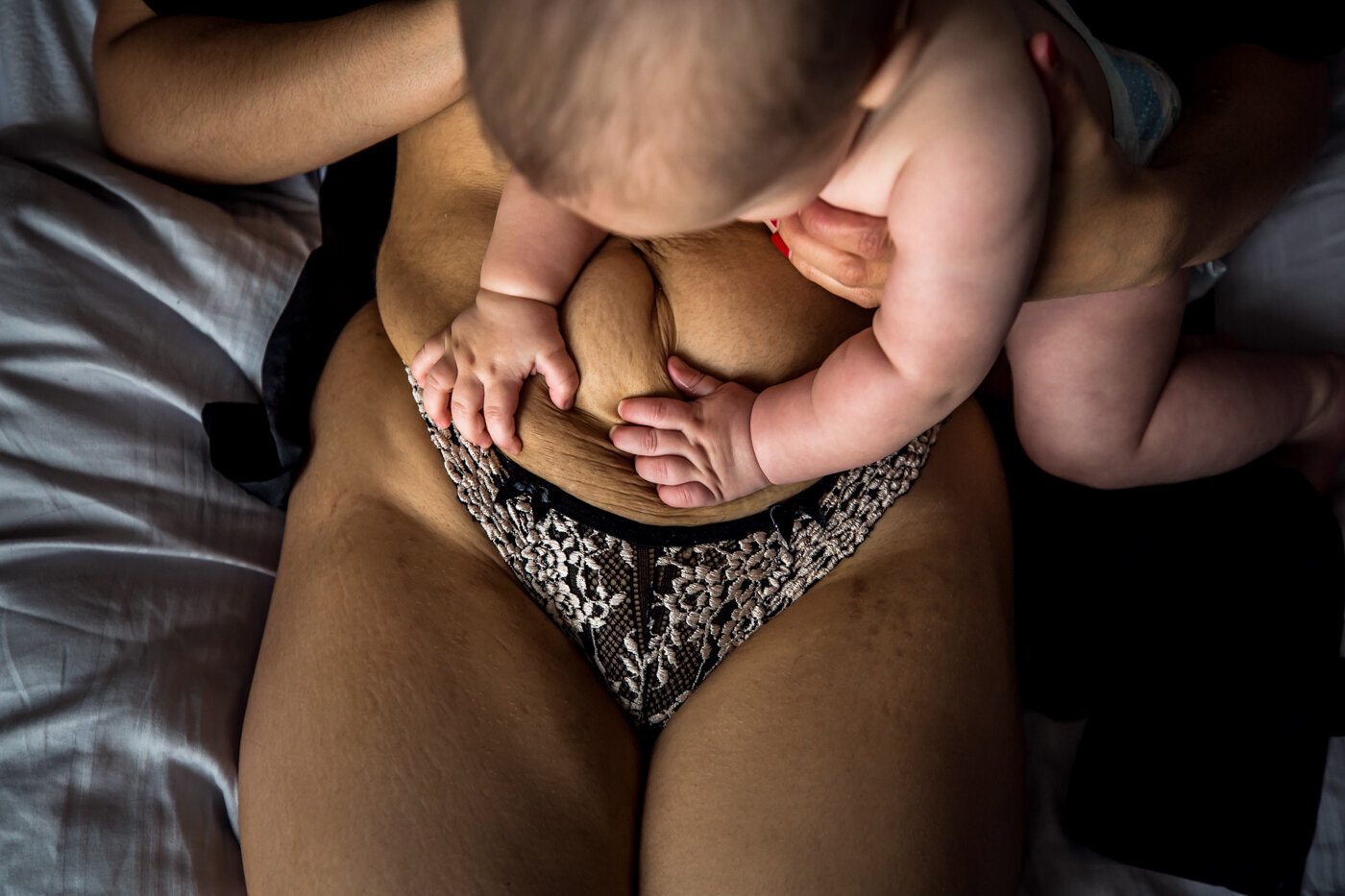 birth photographer, columbus, ga, atlanta, postpartum, mother and newborn, stretch marks-13