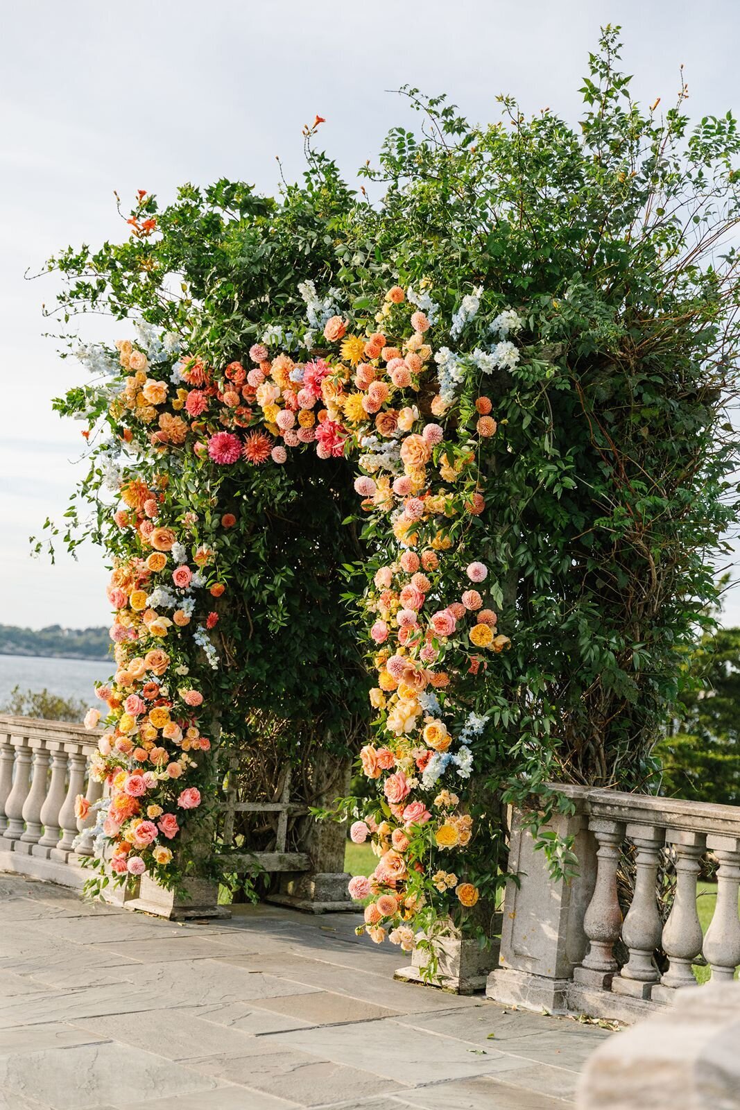 leila-james-events-newport-rhode-island-luxury-wedding-planner-castle-hill-inn-venue-erin-mcginn-wedding-photographer-bright-florals-CH0494 copy