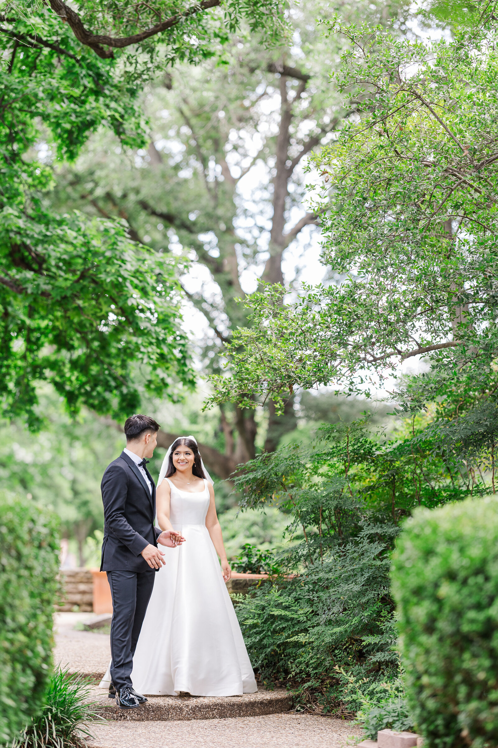 Bride-and-groom-solo-photoshoot