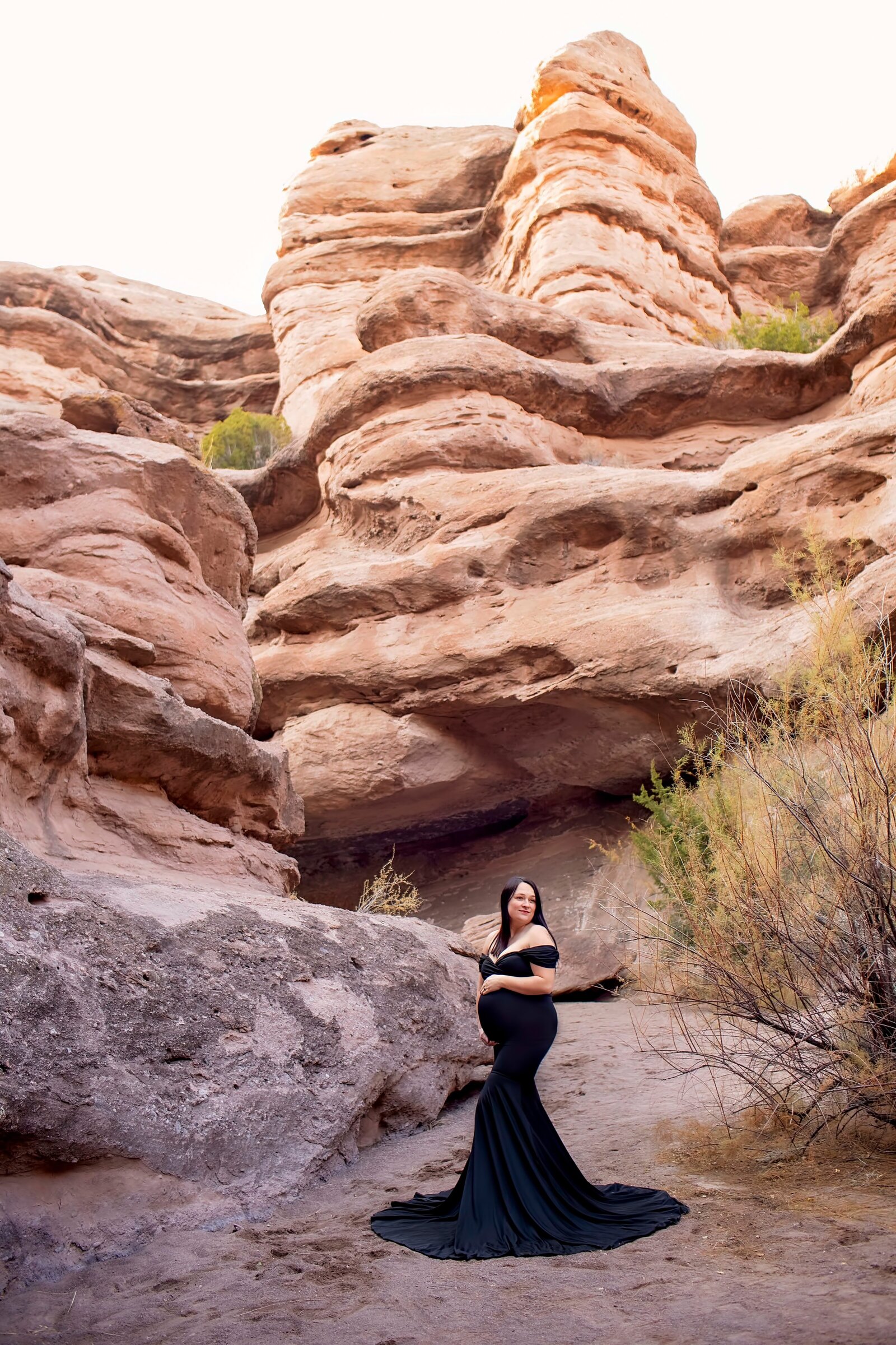 Maternity-session-in-a-black-dress-slot-canyon