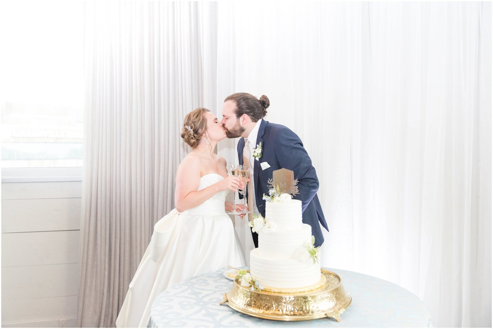 avenue-downtown-greenville-wedding_0362