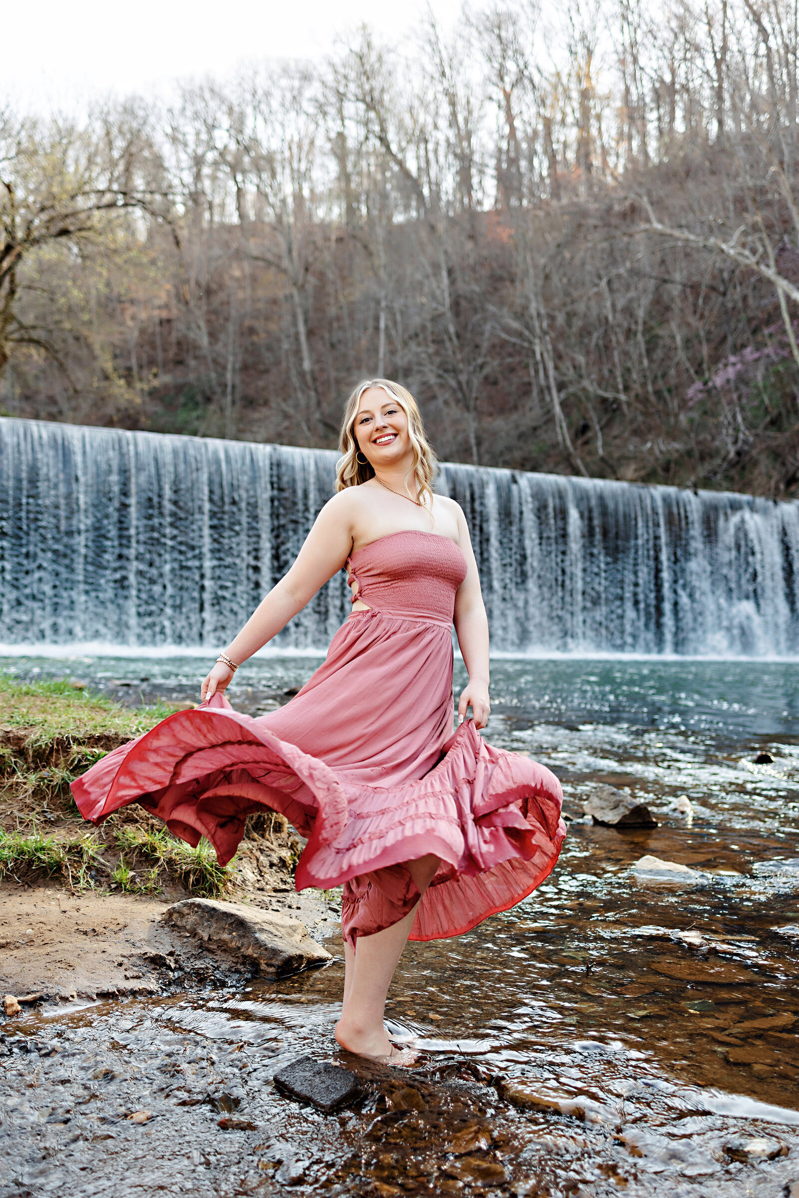 senior-portrait-photographer-central-va-water