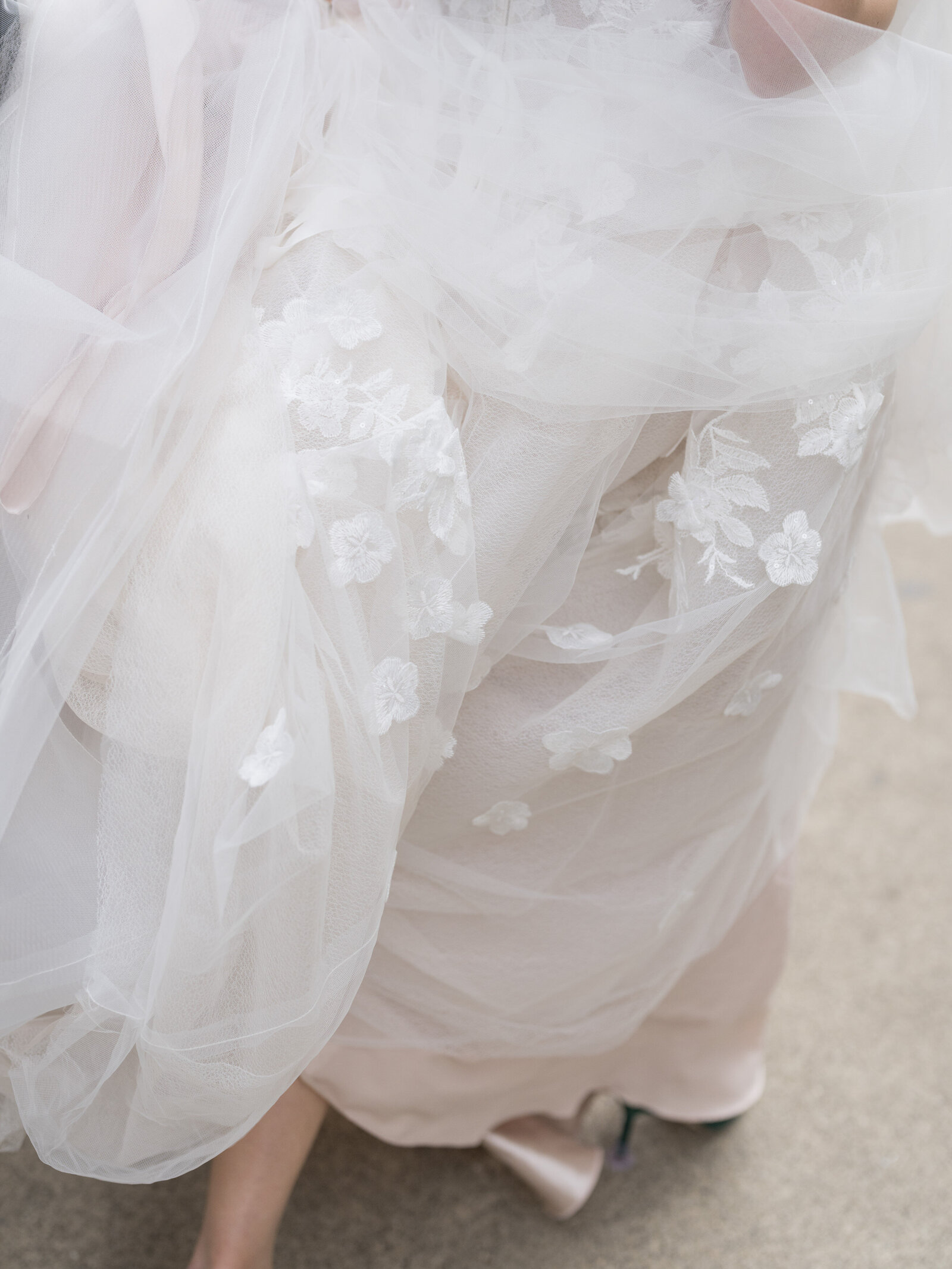 oscar-de-la-renta-lace-gown