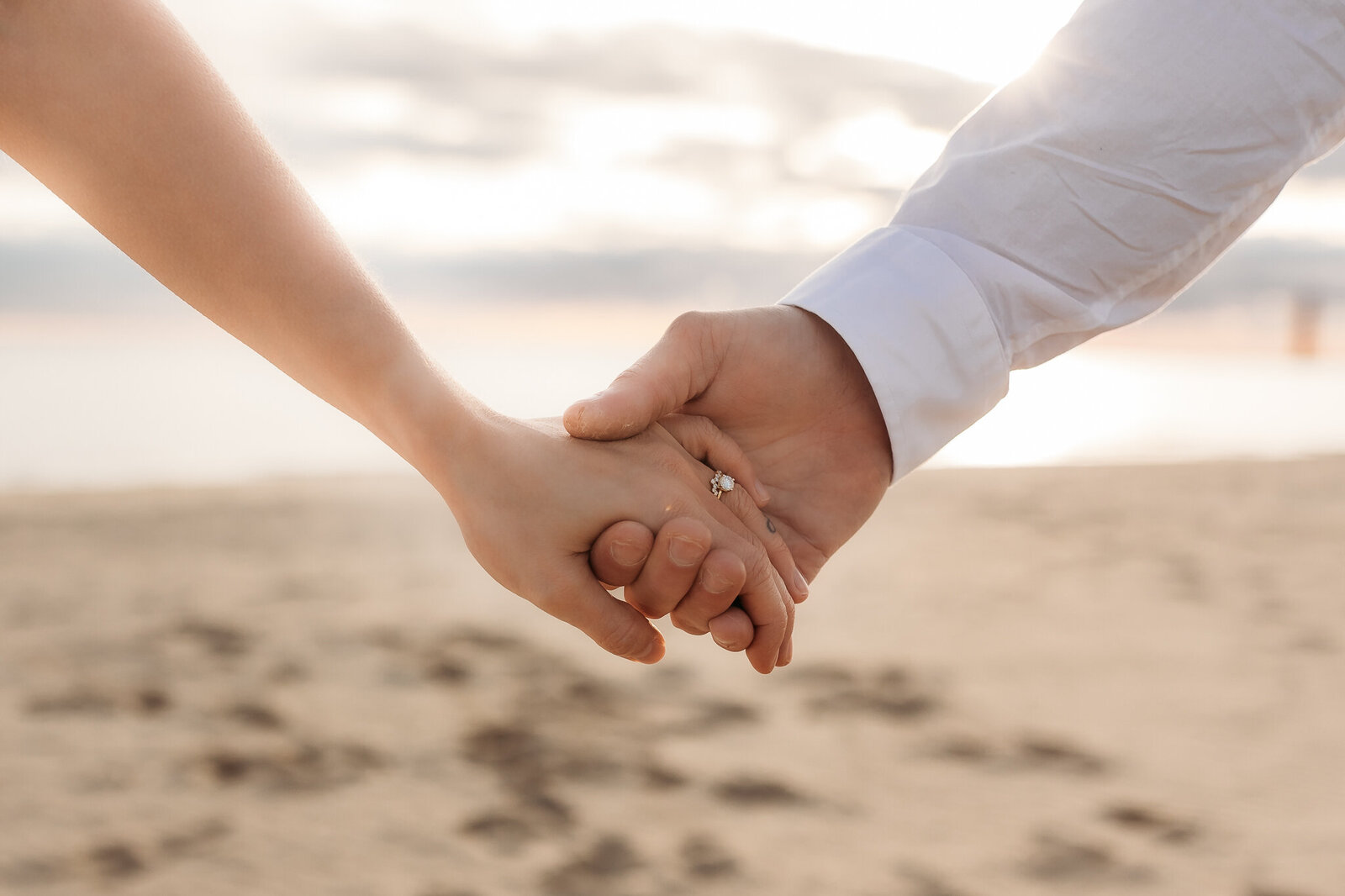 GRAND_HAVEN_AND_LAKE_MICHIGAN_ENGAGEMENT_PHOTOGRAPHER|Courtney_Lushaj_Photography_22