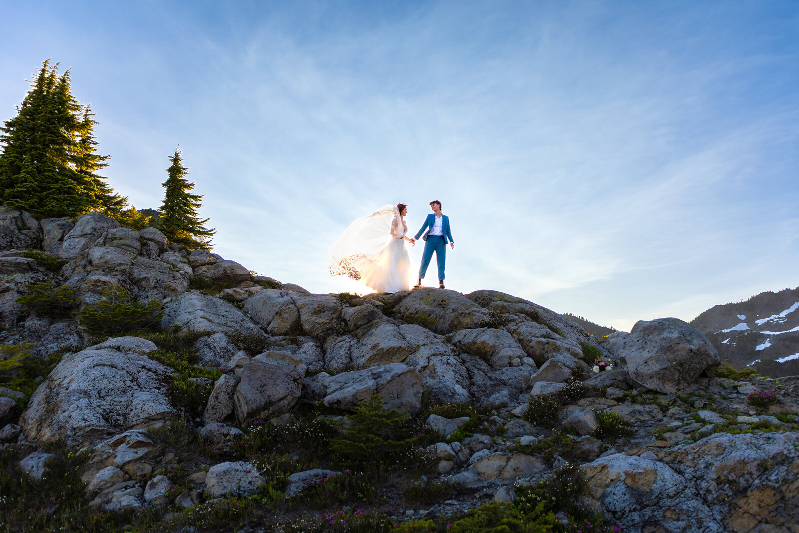 oregon-elopement-photographer-wild-elopement-photography-mountain-embrace