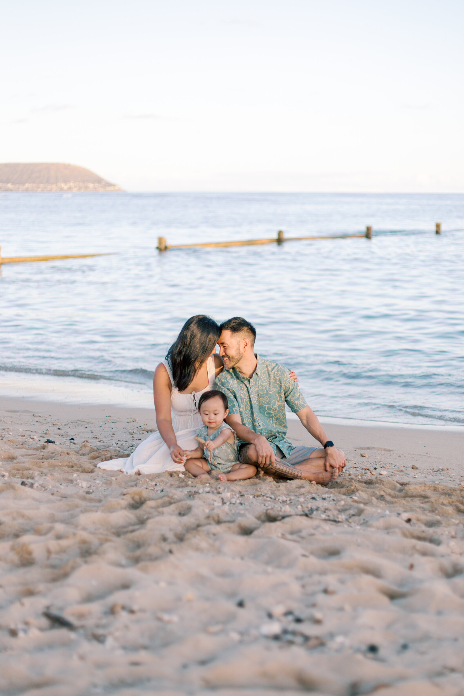 photo of family playing at beach by spokane wa family photographer