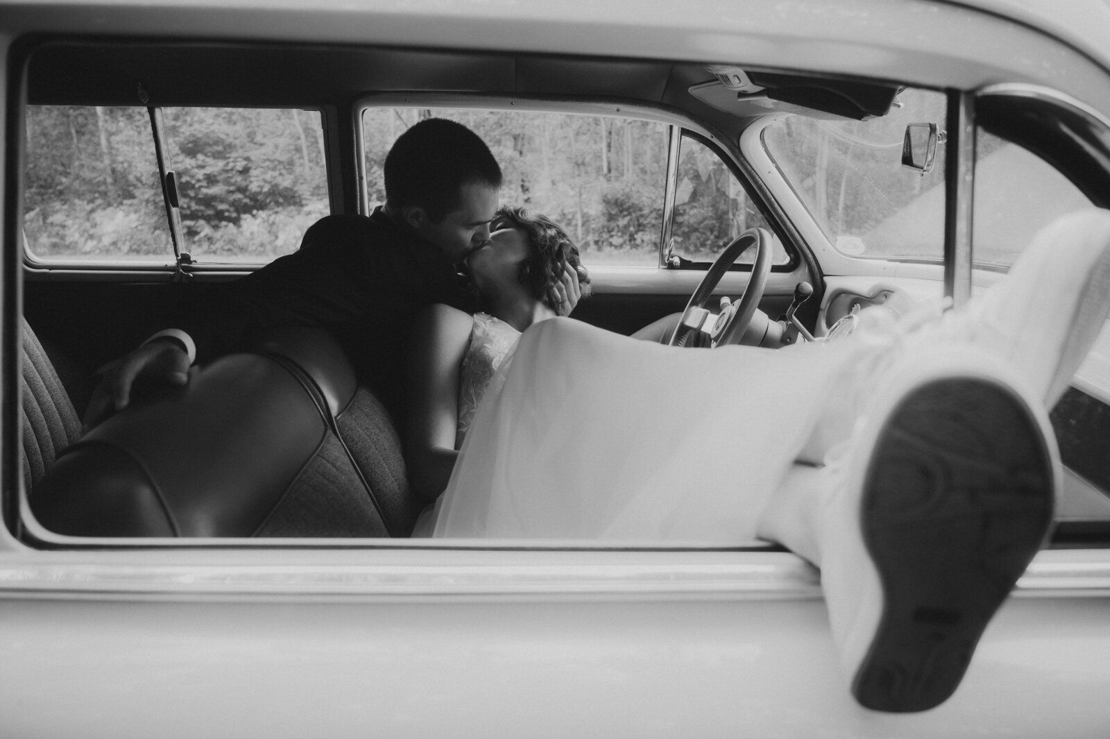 Edmonton_Wedding_Hello Moment Photography.jpeg