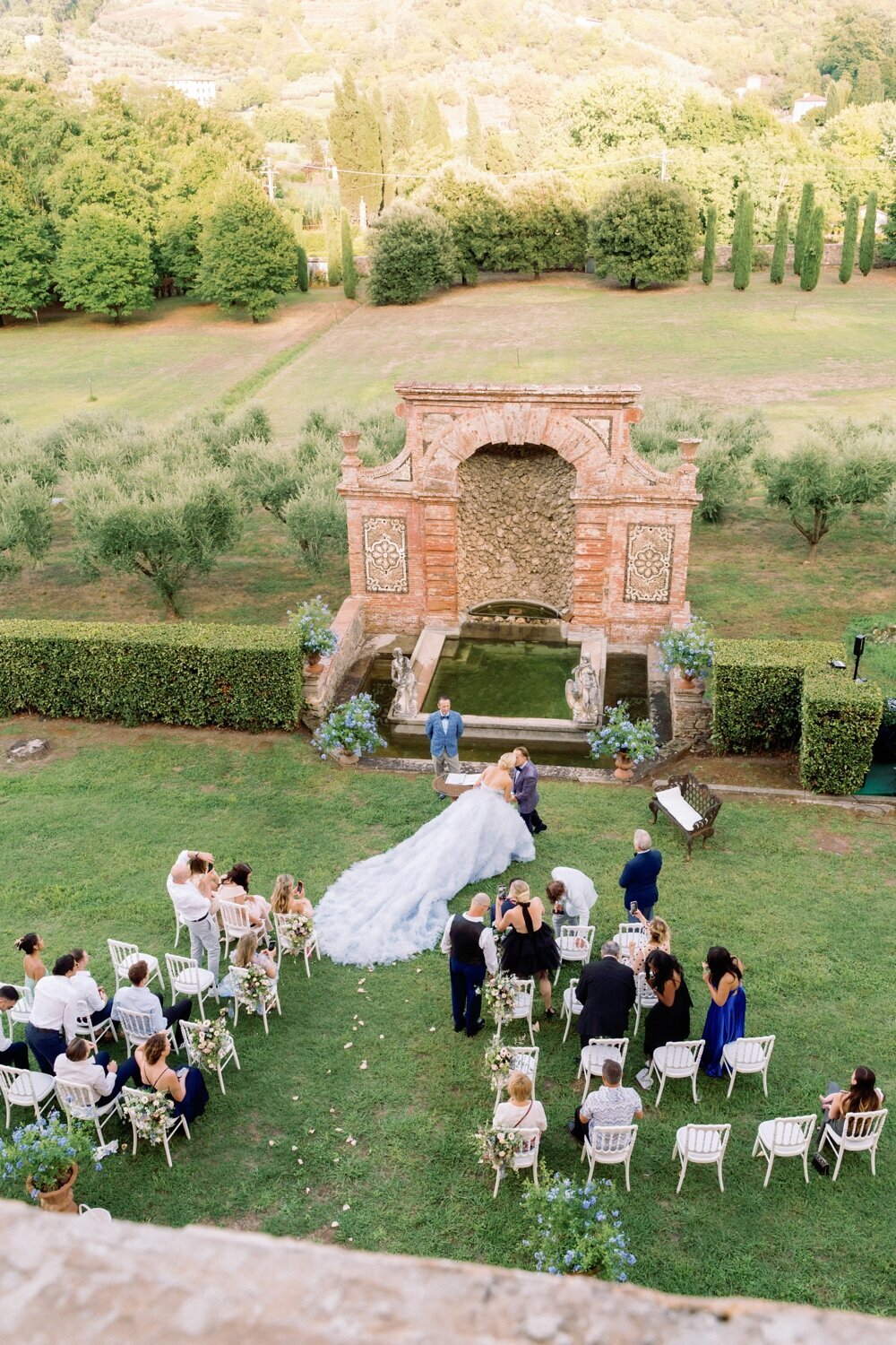 villa-controni-lucca-tuscany-luxury-destination-wedding-film-analog-stefano-degirmenci_0051
