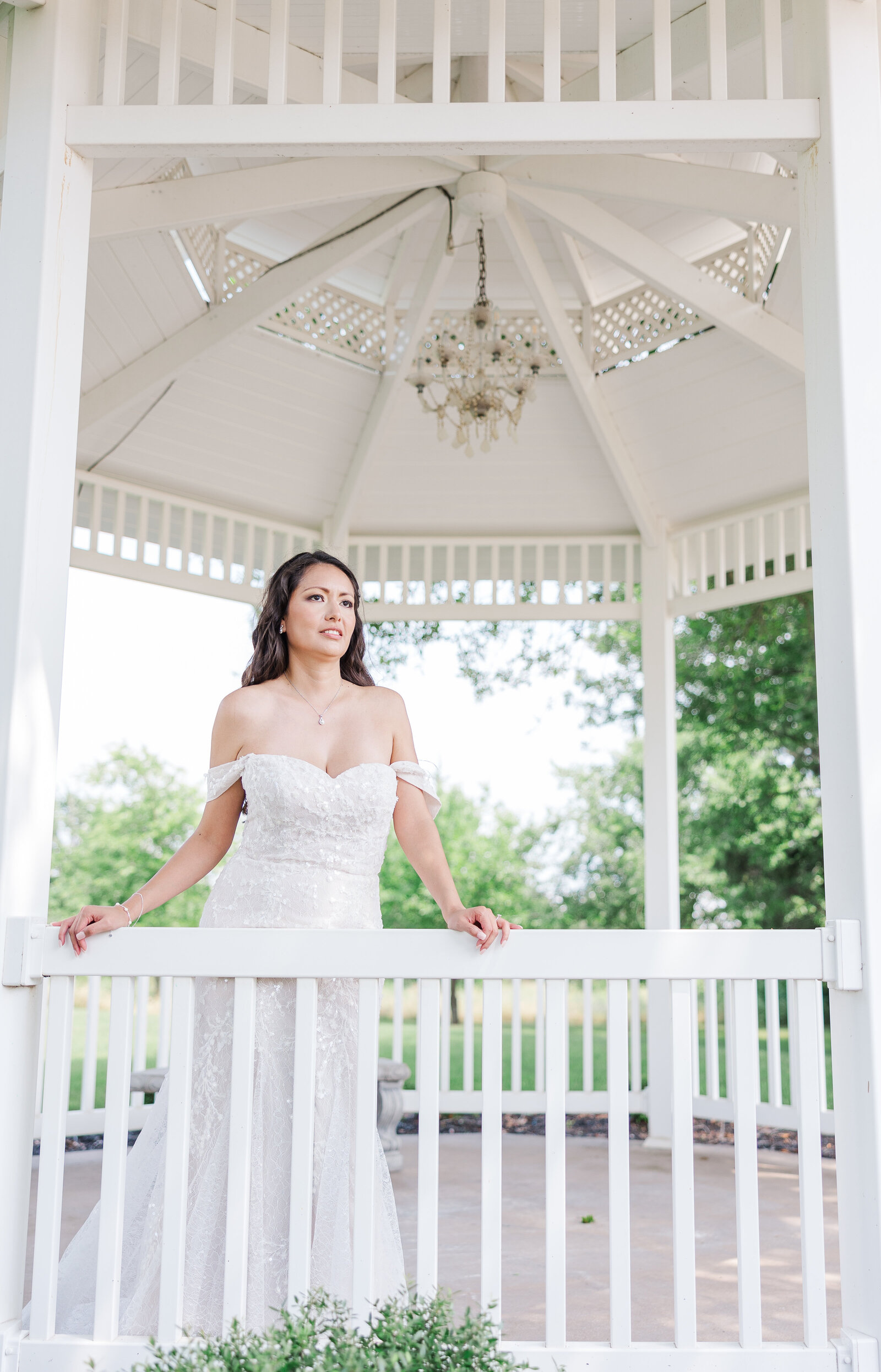 solo portrait of the bride before wedding reception