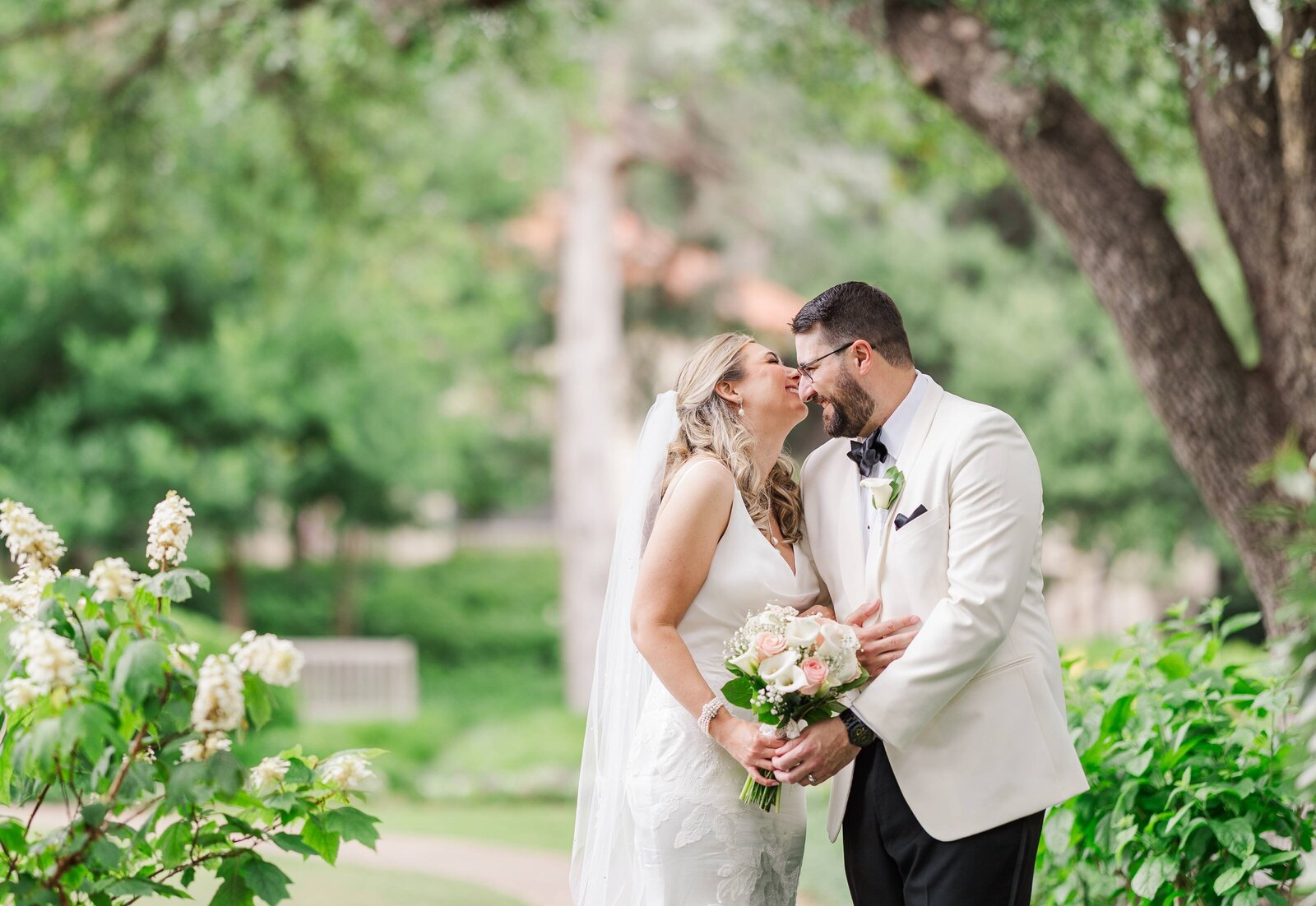 Solo-portraits-of-bride-and-groom