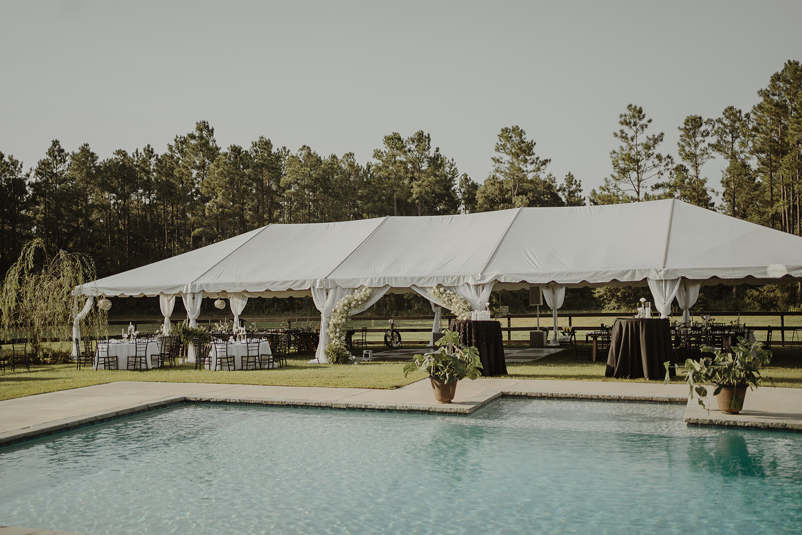 Gorgeous Poolside wedding in Florida