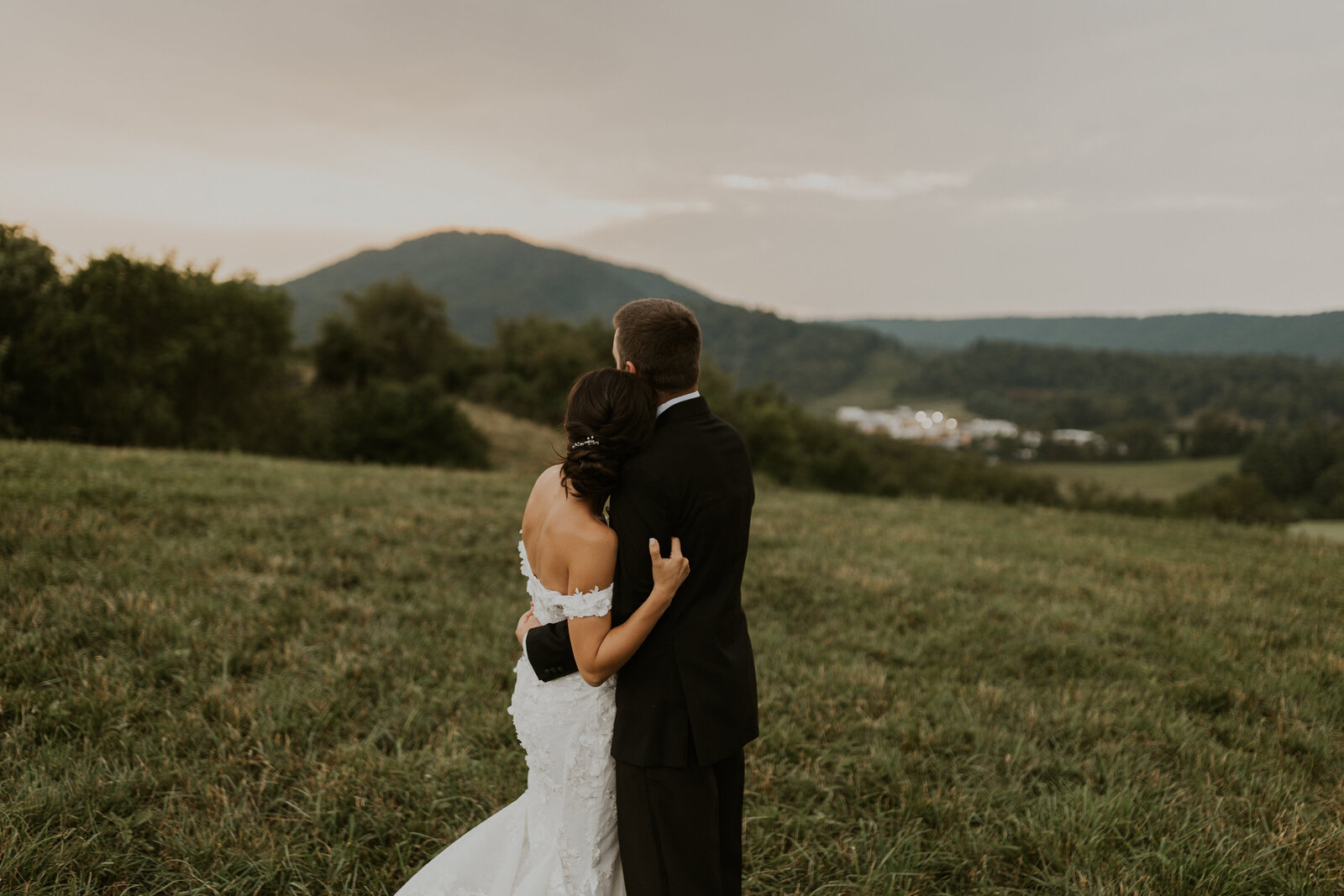 LEWIS_WYTHEVILLE_VA_BACKYARD_ESTATE_WEDDING_SYDNEY_RENEE_PHOTOS-1192