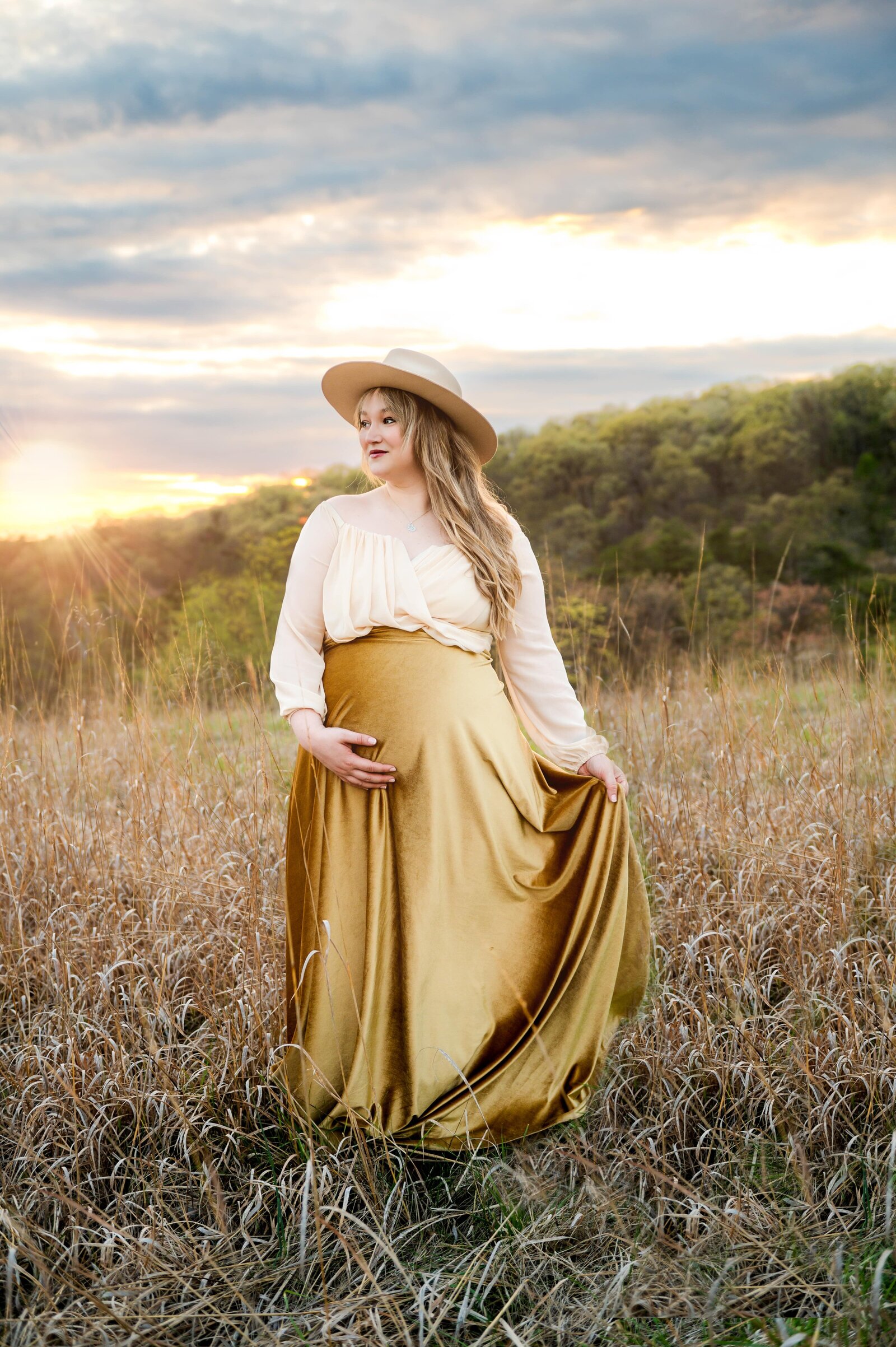 maternity photography  at soldiers delight in Owings Mills Maryland