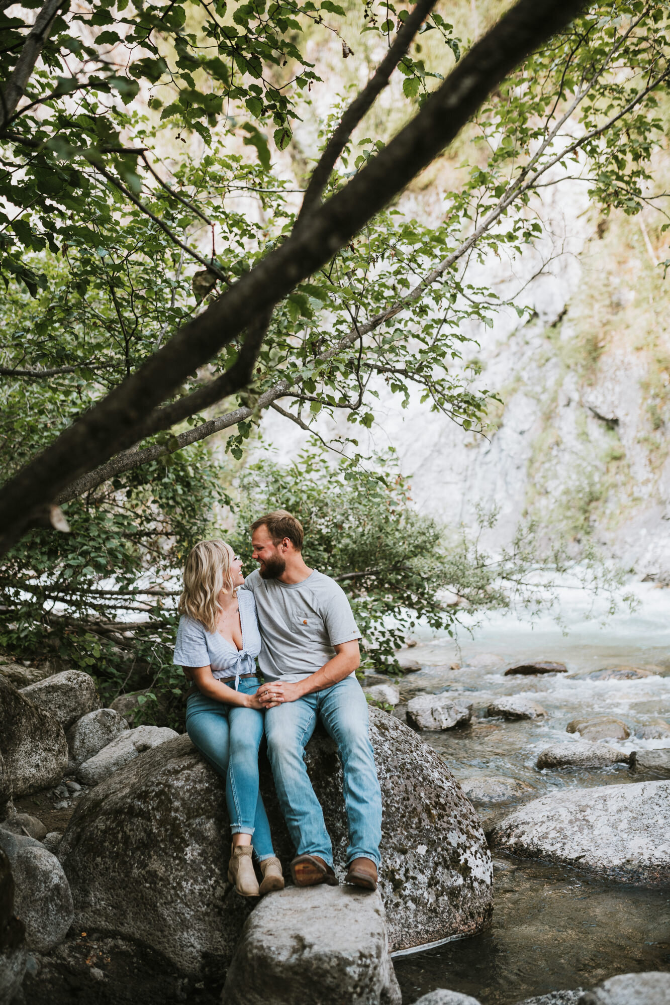 sumer-engagement-photos-in-alaska-donna-marie-photography1