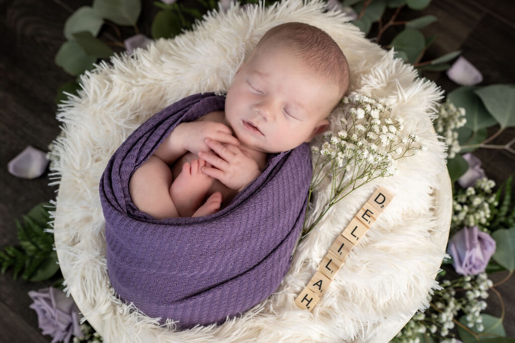 DEL0812NEWBORNSTUDIOSESSION-37