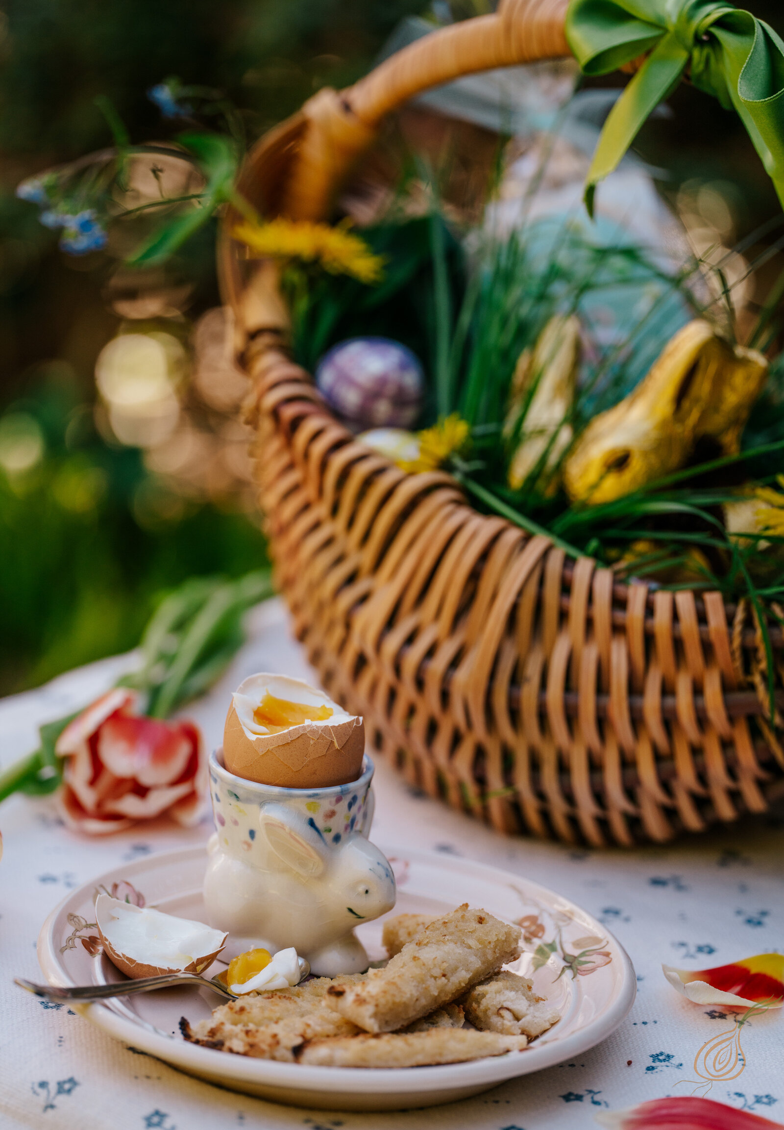  A colorful Easter egg nestled in a woven basket placed on a wooden table, symbolizing the festive holiday spirit.